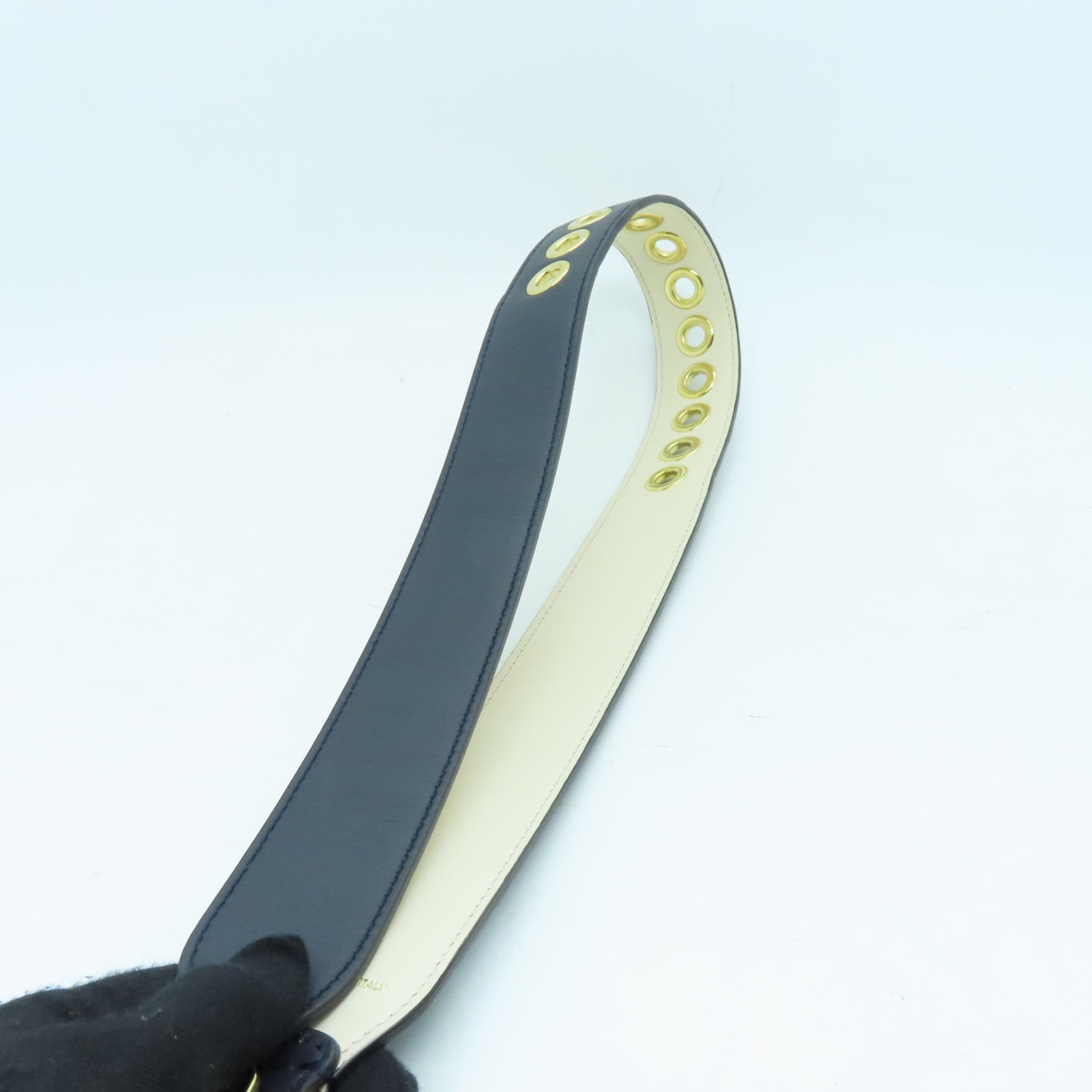 FENDI 牛皮皮革Shoulder Strap金扣肩背帶黑色/米色