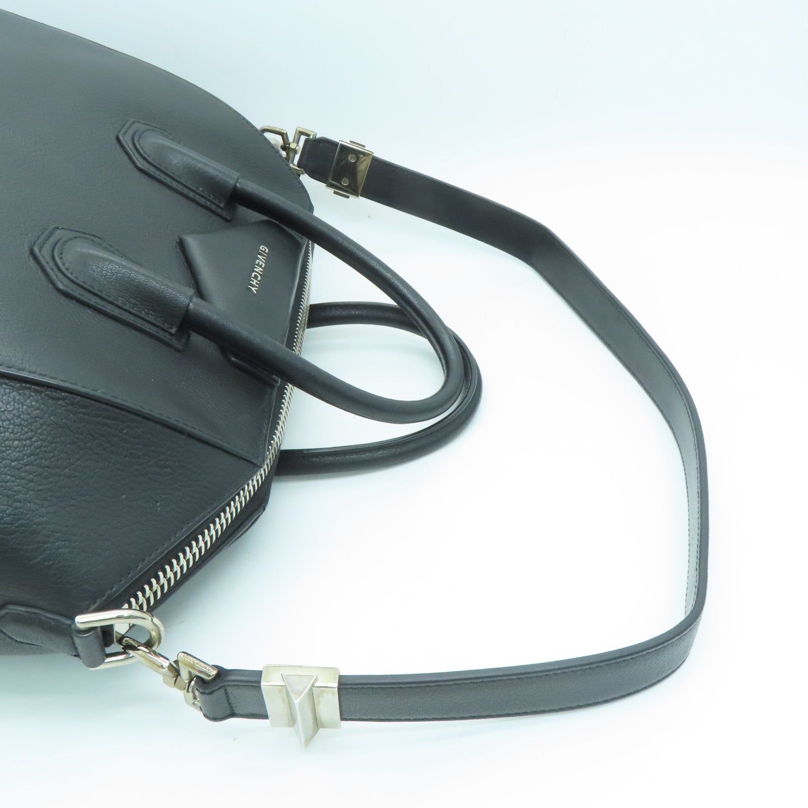 GIVENCHY 牛皮皮革Antigona Bag银扣手挽肩背两用袋黑色