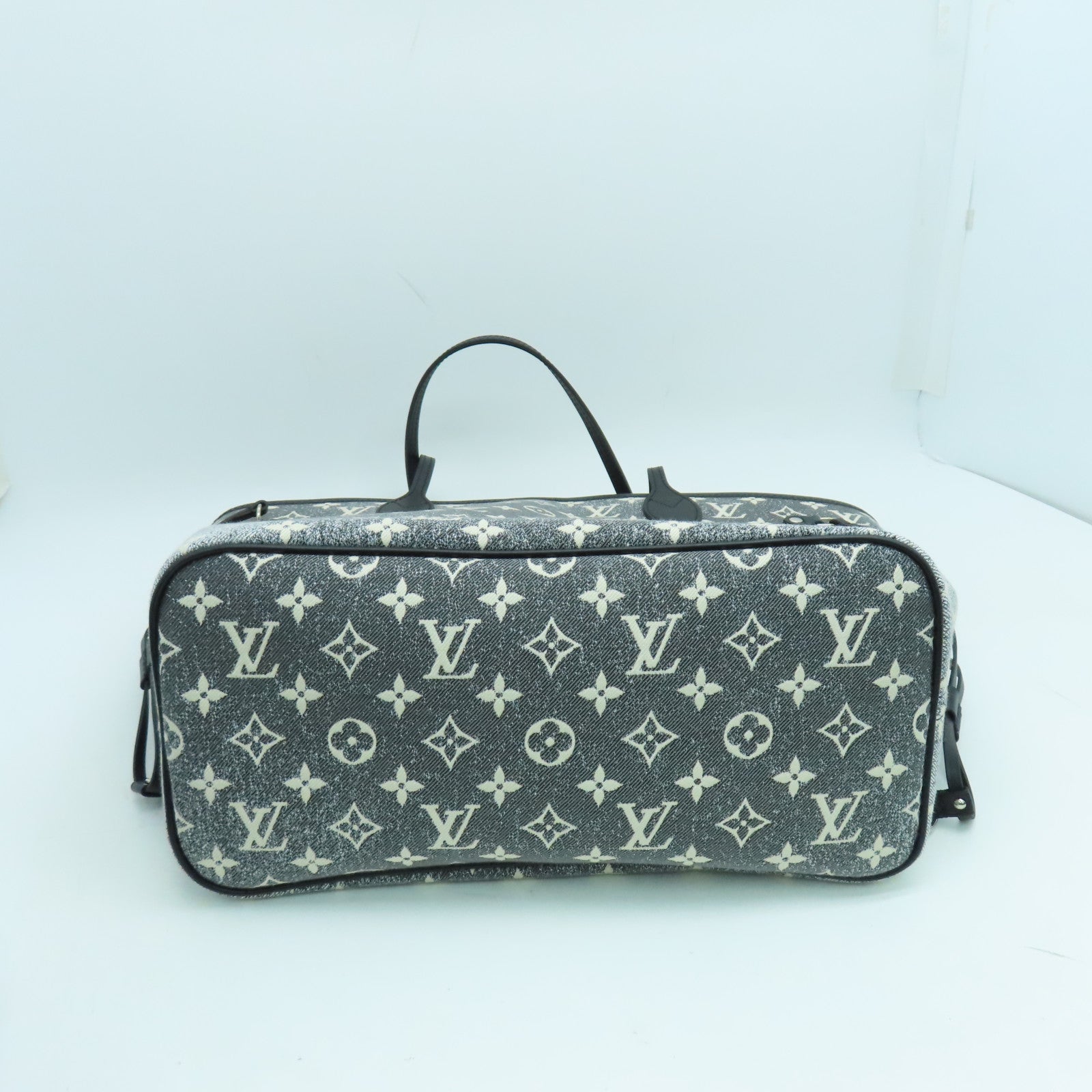 LOUIS VUITTON Monogram Denim Neverfull MM handle bag silver buckle gray