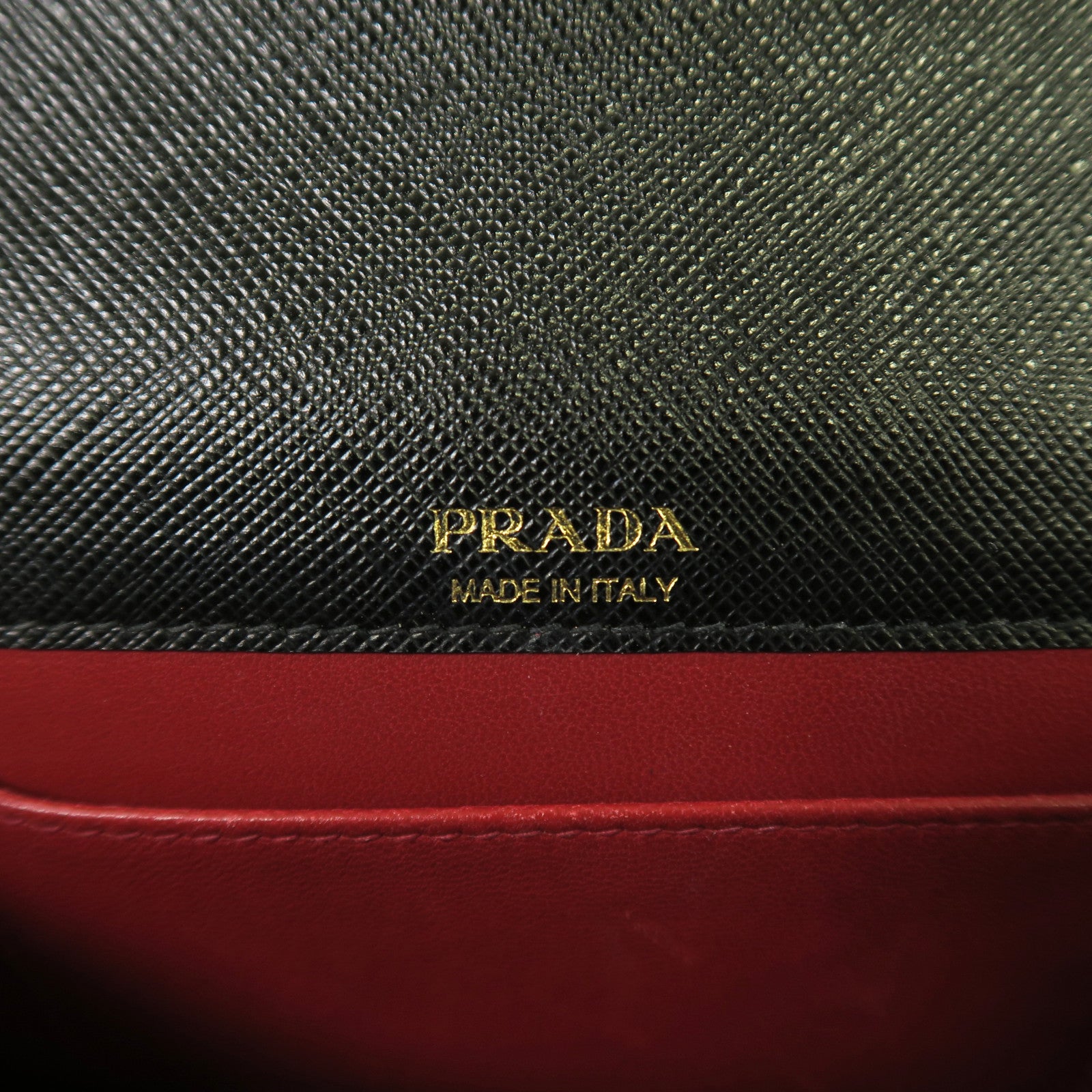 PRADA 牛皮皮革Shoulder Bag金扣肩背袋黑色