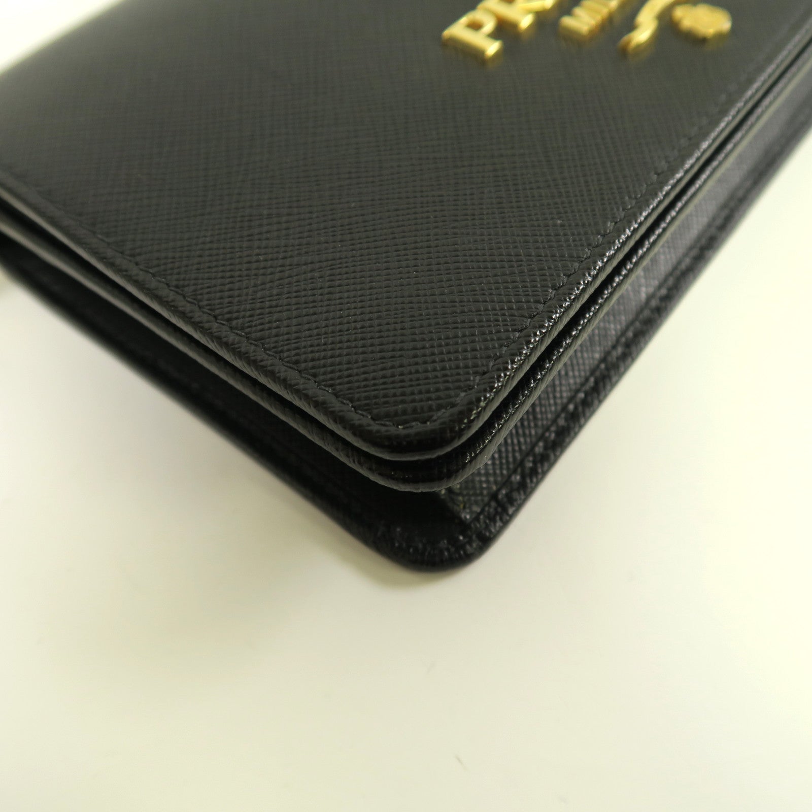 PRADA 牛皮皮革Shoulder Bag金扣肩背袋黑色