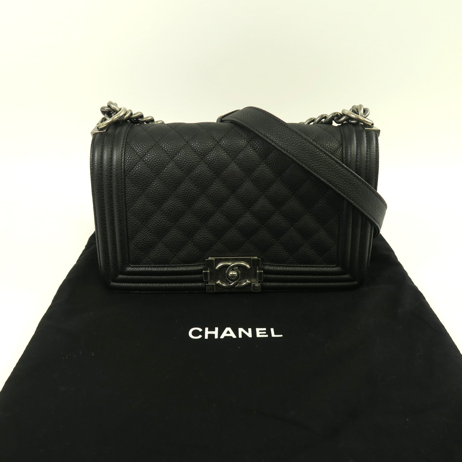 CHANEL 菱格Caviar皮革Boy 25cm銀扣鏈帶肩背袋黑色