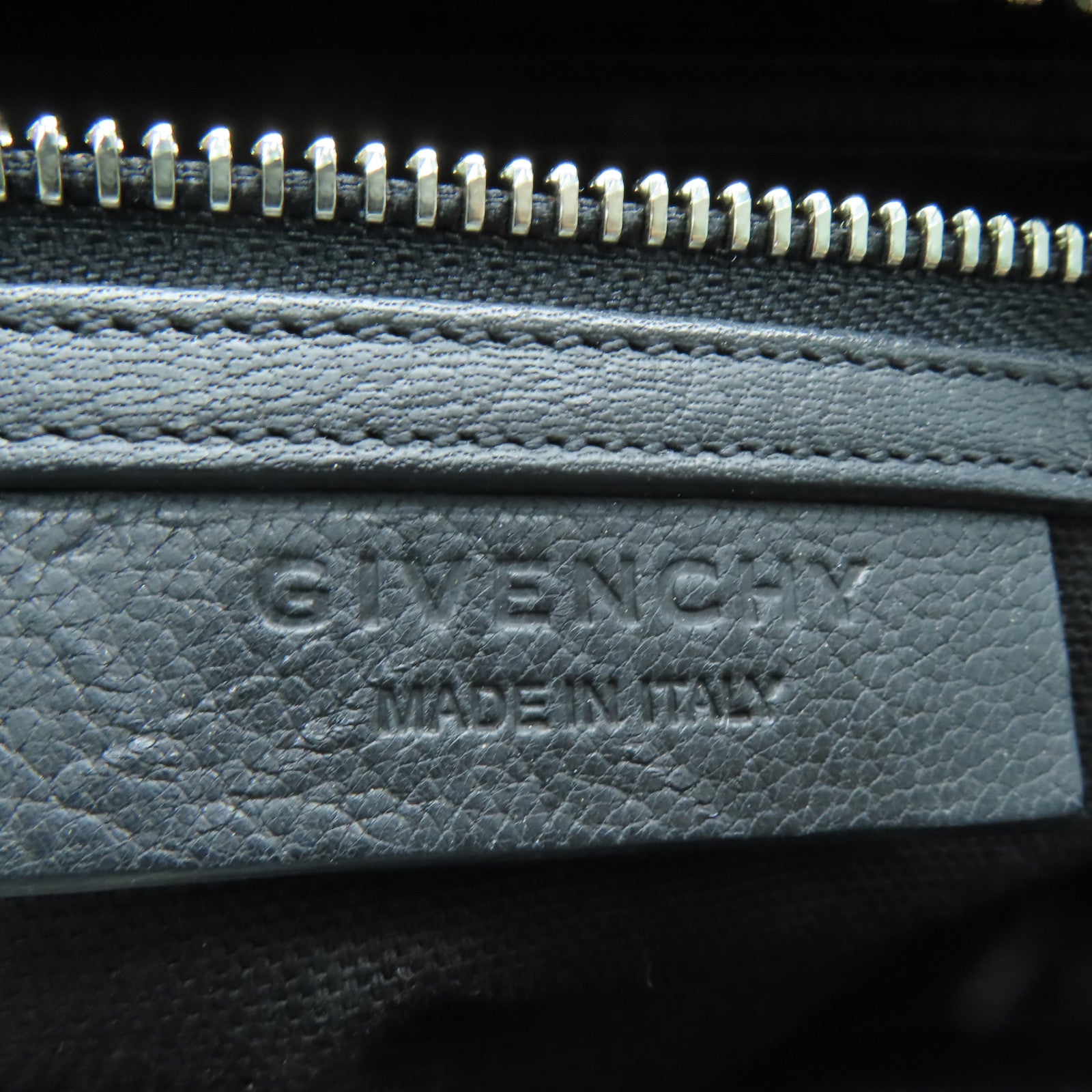 GIVENCHY 牛皮皮革Antigona Bag银扣手挽肩背两用袋黑色