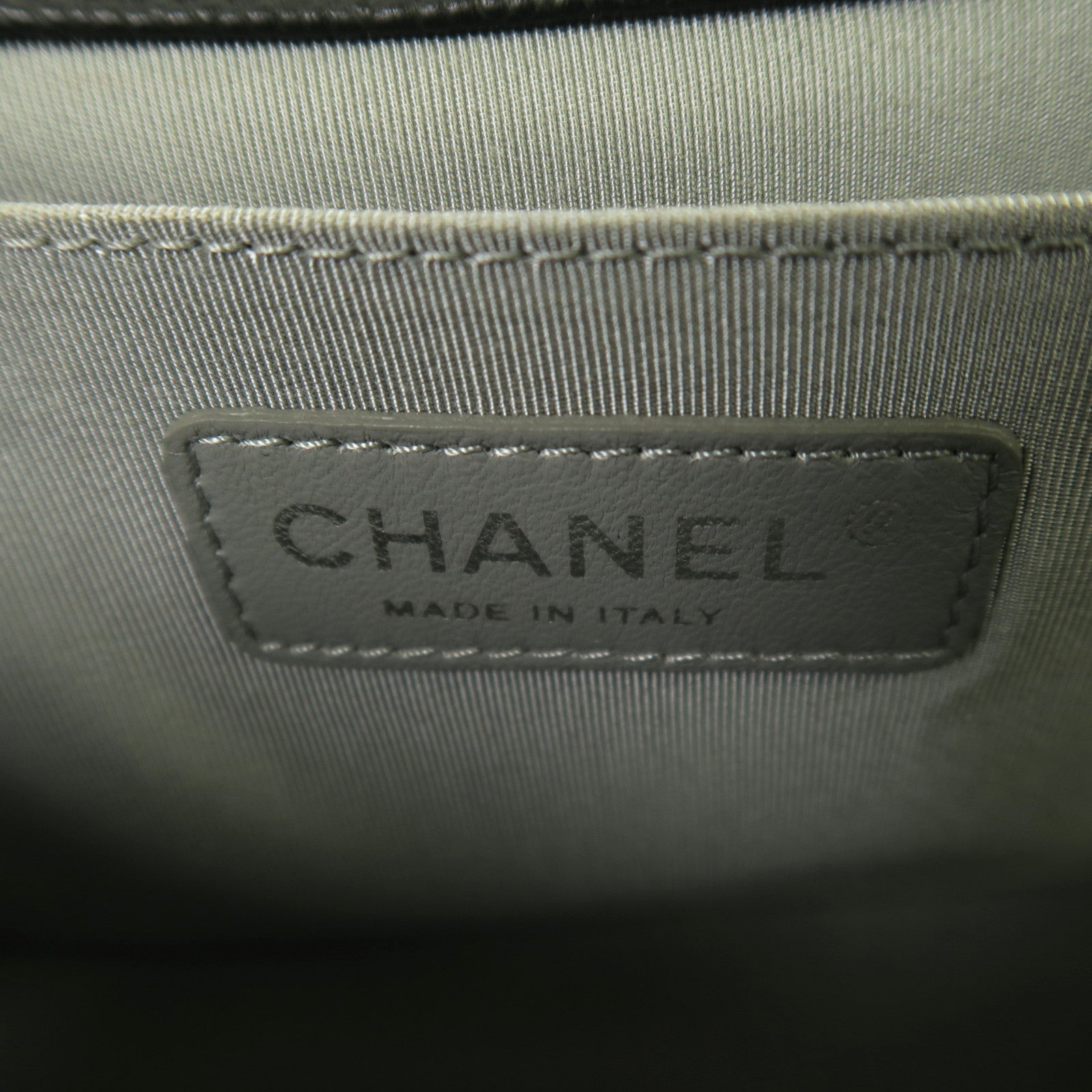 CHANEL 菱格Caviar皮革Boy 25cm銀扣鏈帶肩背袋黑色