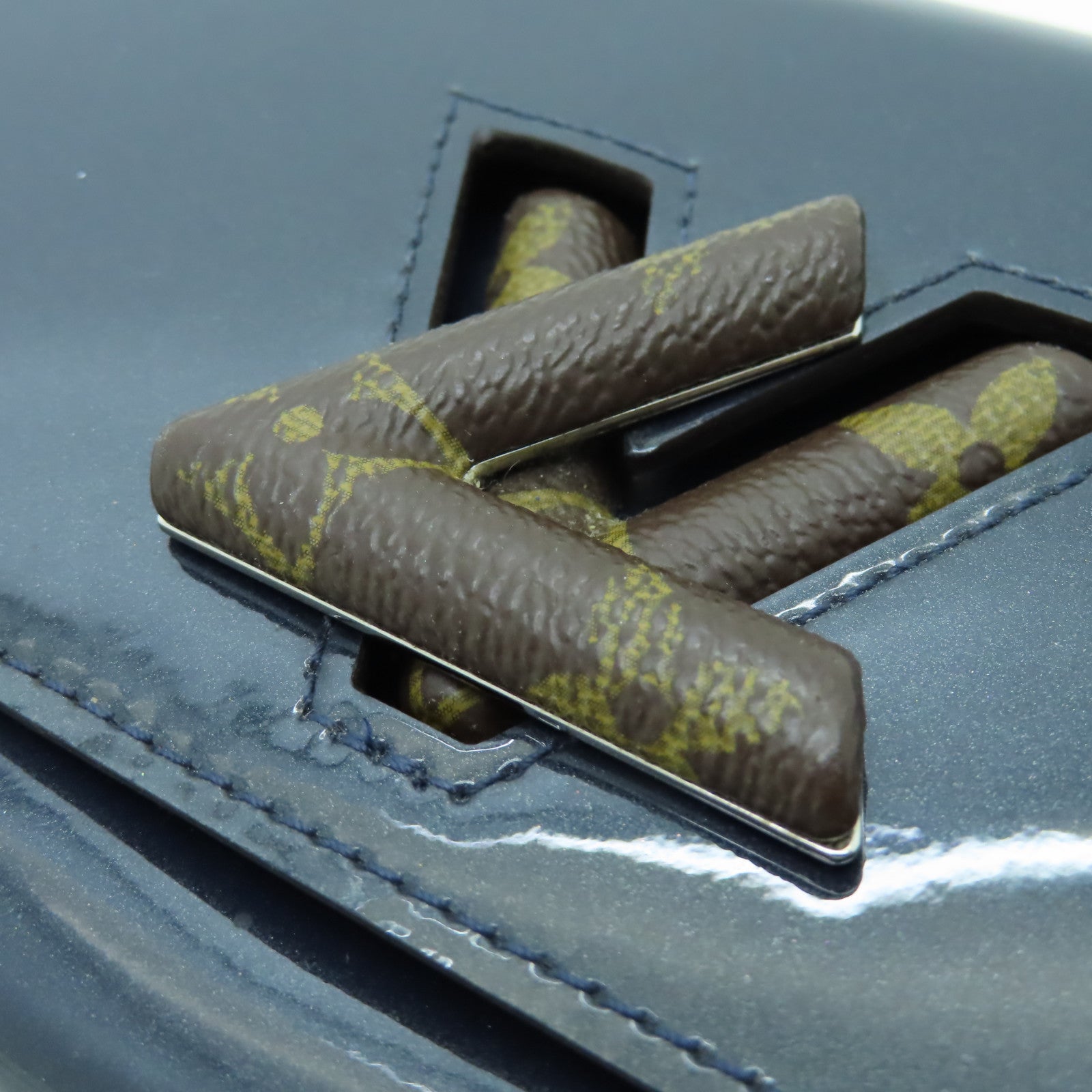 LOUIS VUITTON 漆皮皮革Twist Wallet銀扣長錢包藍色