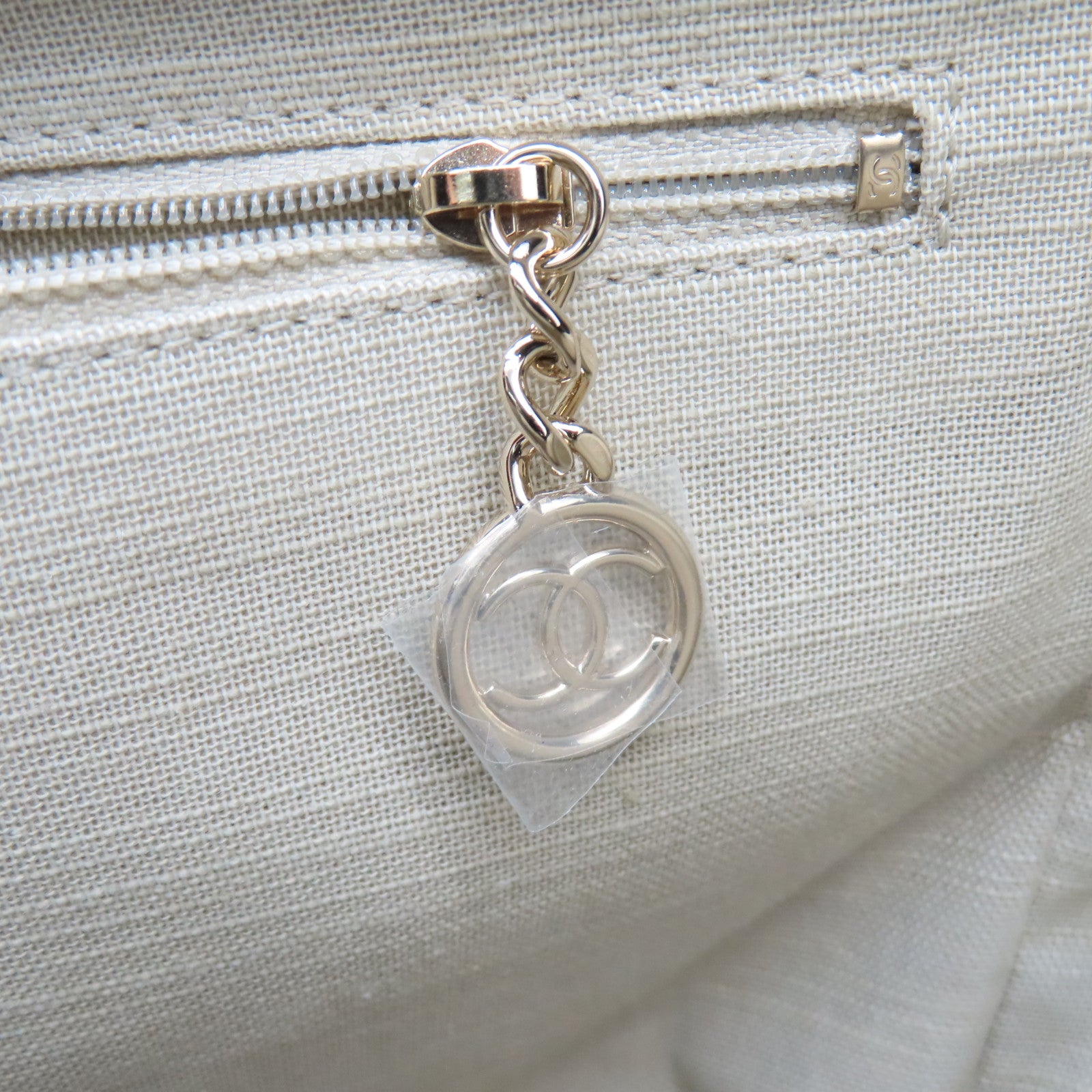 CHANEL 帆布Deauville Tote Medium銀扣手挽肩背兩用袋黑色