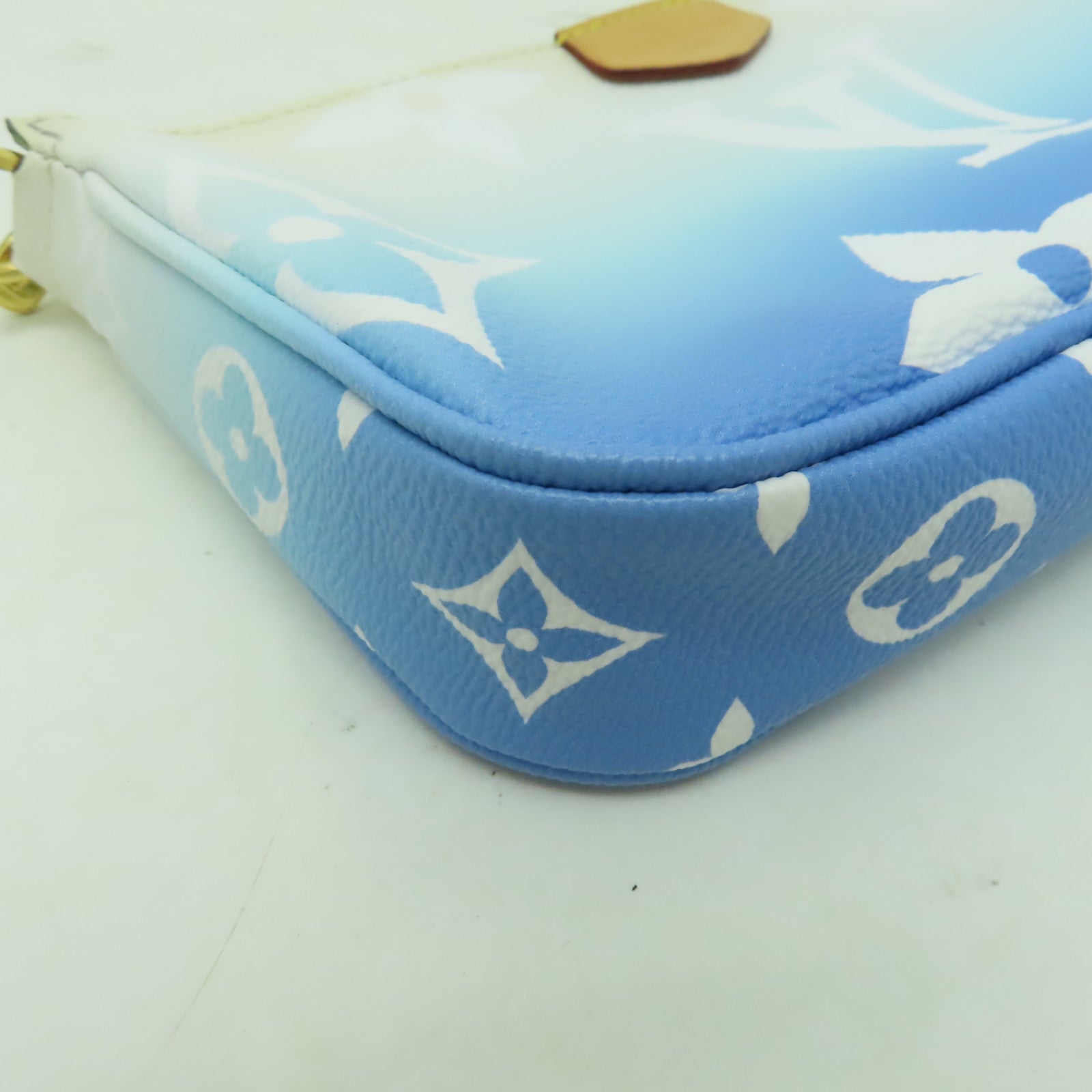 LOUIS VUITTON Monogram Giant Multi Pochette金扣肩背袋藍色/白色