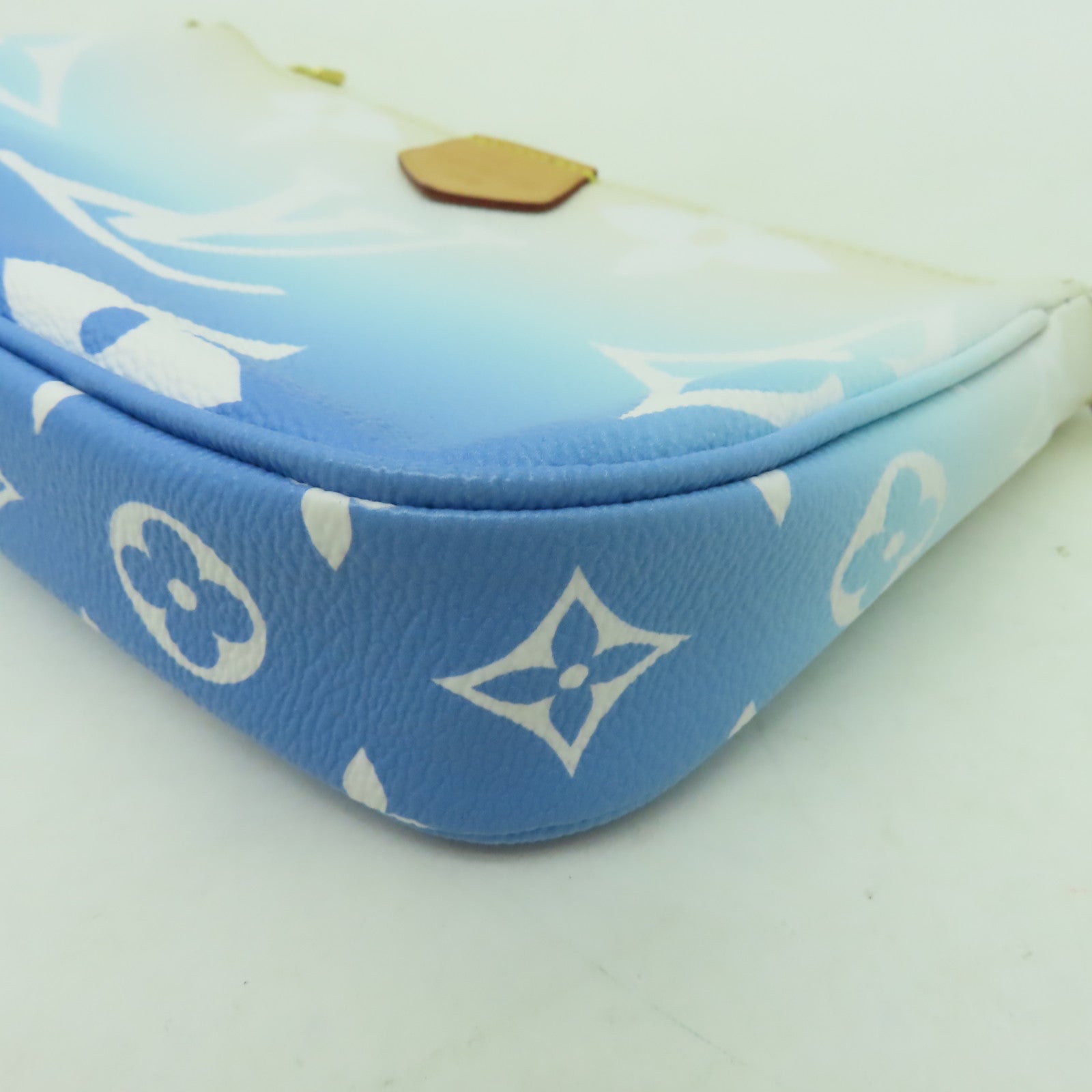 LOUIS VUITTON Monogram Giant Multi Pochette金扣肩背袋藍色/白色