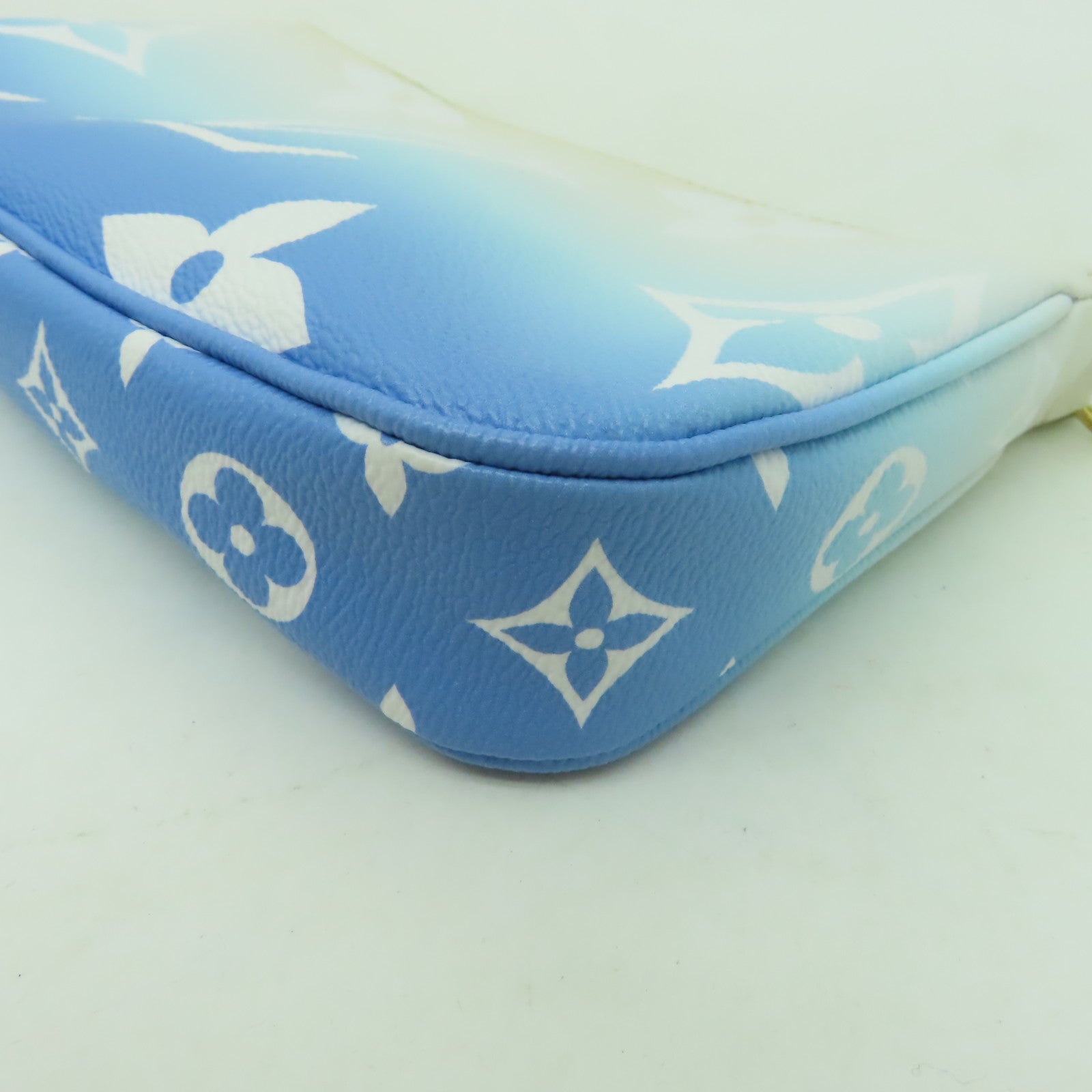 LOUIS VUITTON Monogram Giant Multi Pochette金扣肩背袋藍色/白色