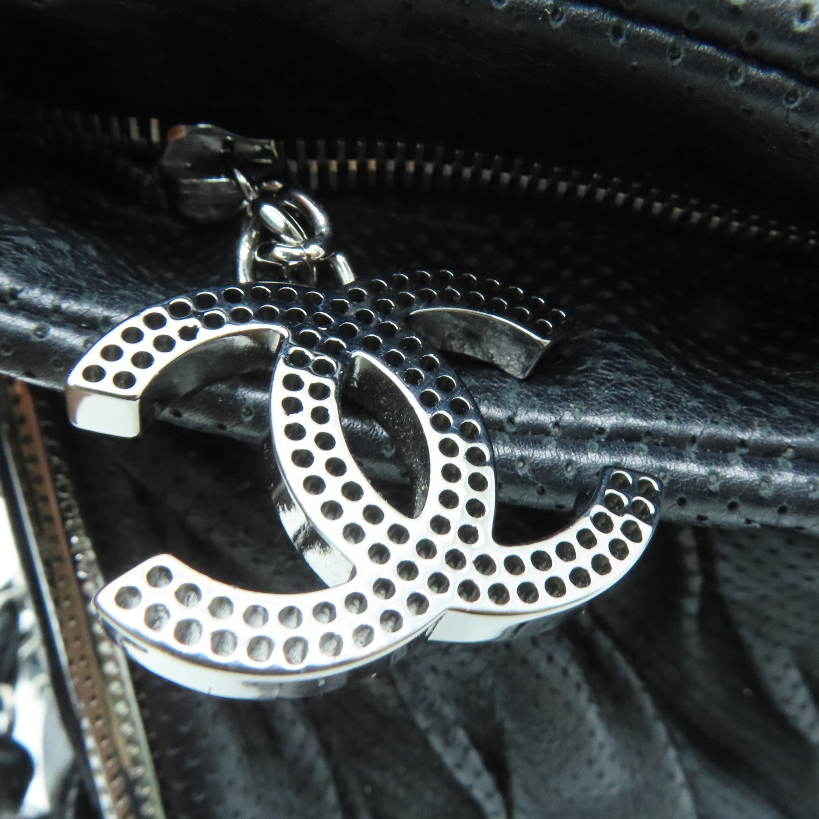 CHANEL 牛皮皮革Chain Shoulder银扣肩背袋黑色