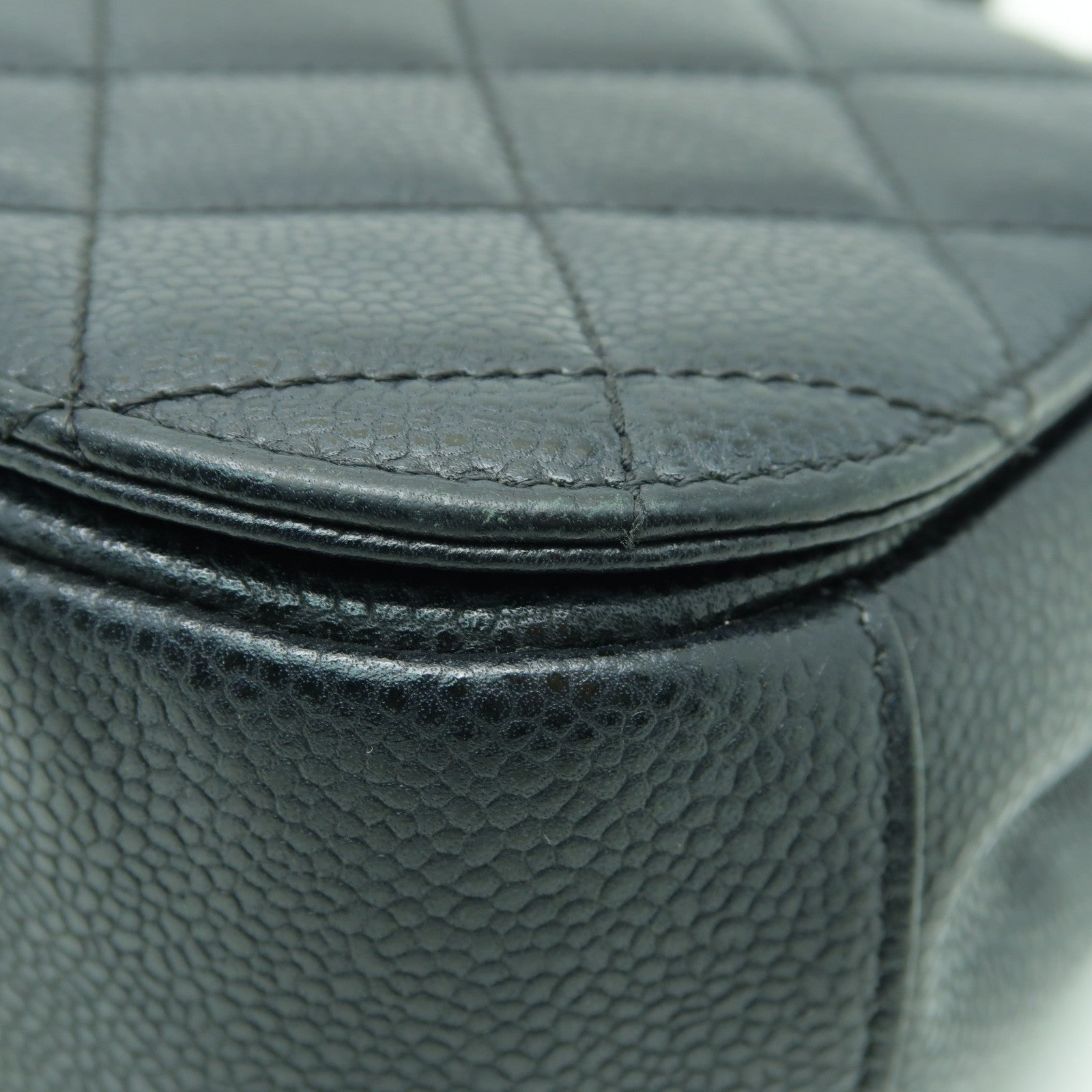 CHANEL Caviar皮革Carry Around Flap金扣手挽肩背兩用袋黒色