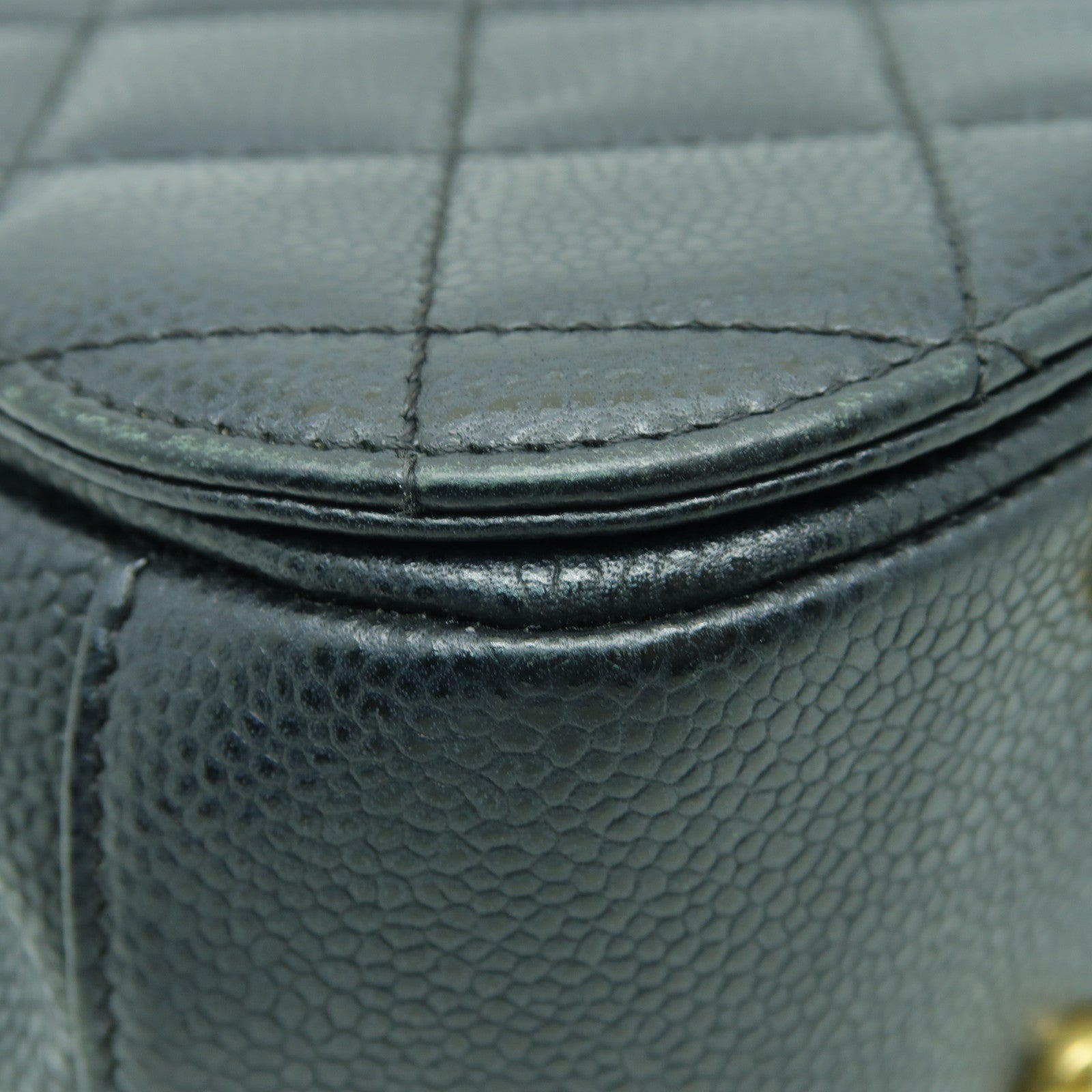 CHANEL Caviar皮革Carry Around Flap金扣手挽肩背兩用袋黒色