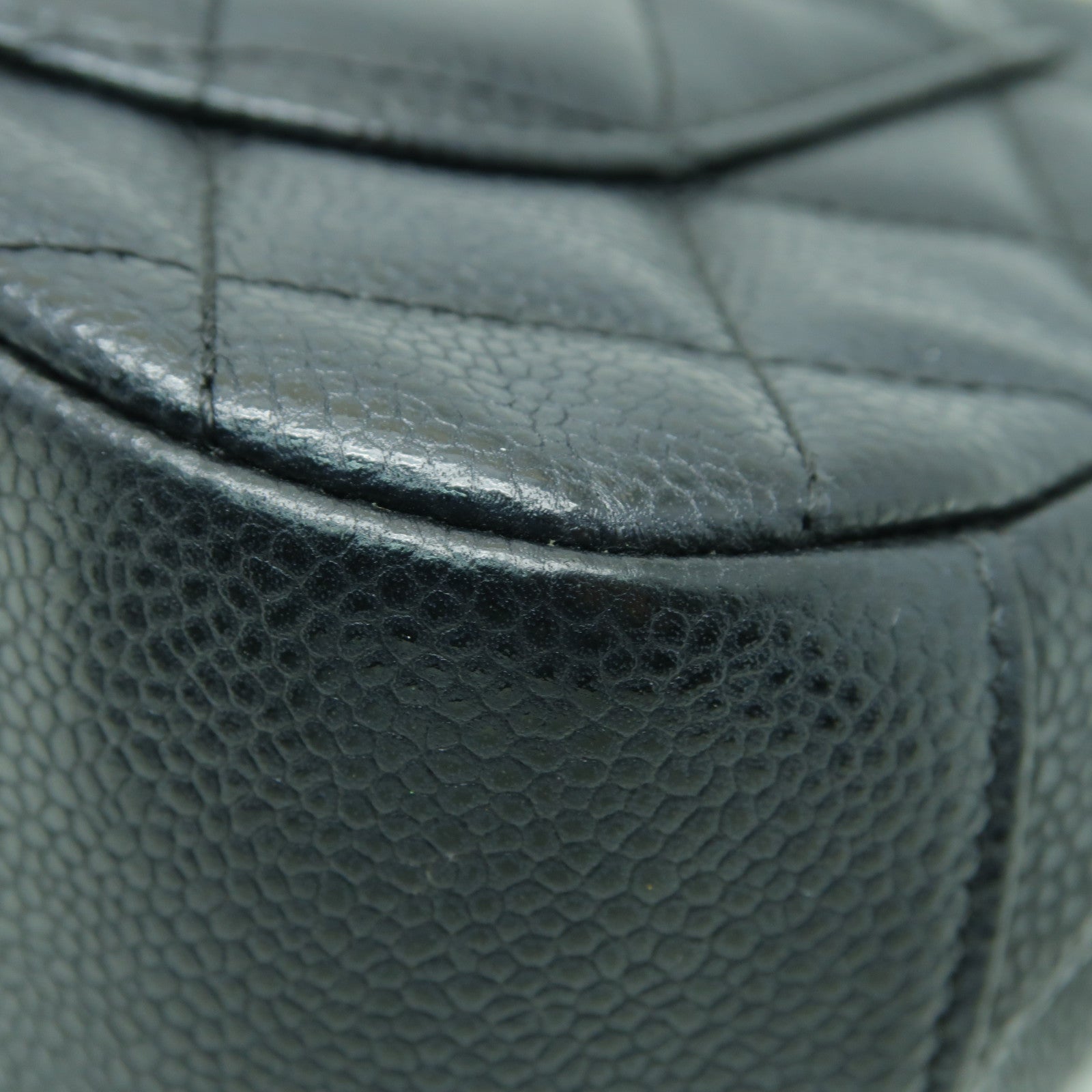 CHANEL Caviar皮革Carry Around Flap金扣手挽肩背兩用袋黒色
