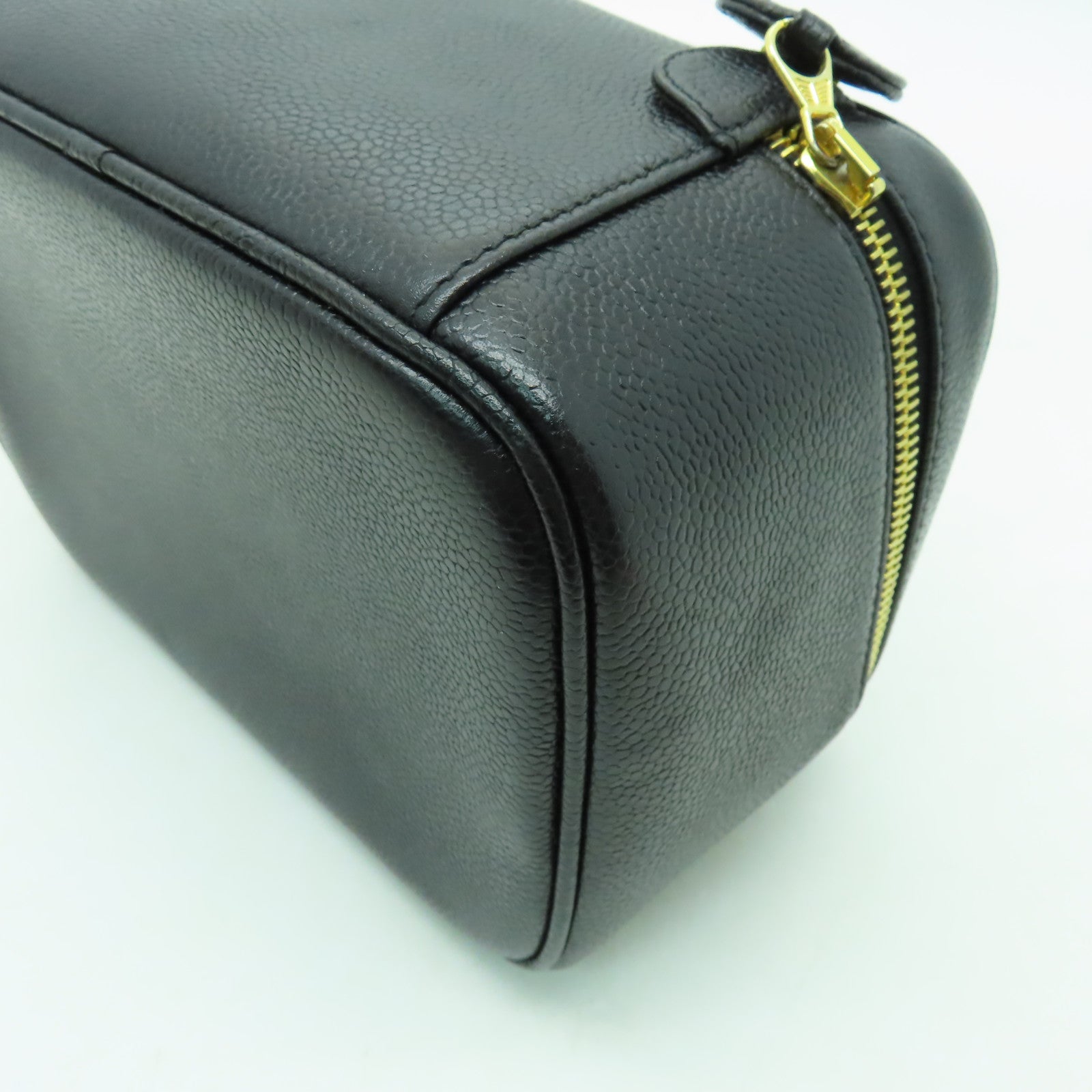 CHANEL Caviar皮革Vanity Bag金扣手挽袋黑色