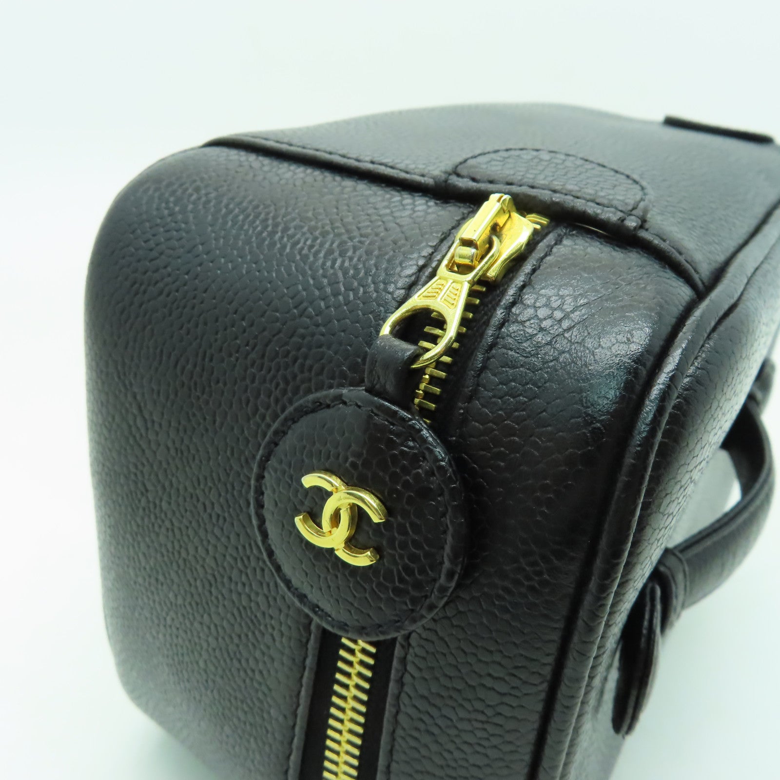 CHANEL Caviar皮革Vanity Bag金扣手挽袋黑色