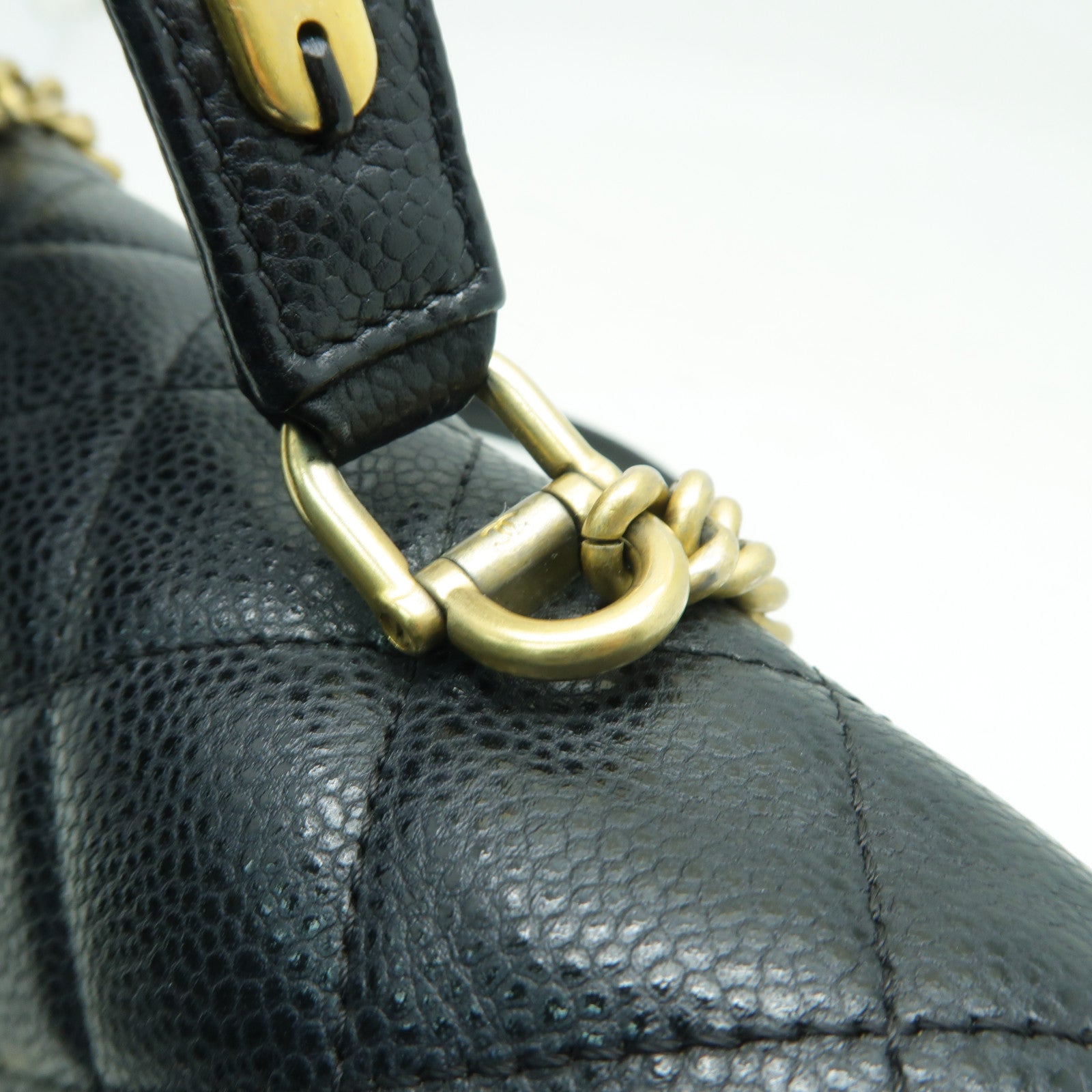 CHANEL Caviar皮革Carry Around Flap金扣手挽肩背兩用袋黒色