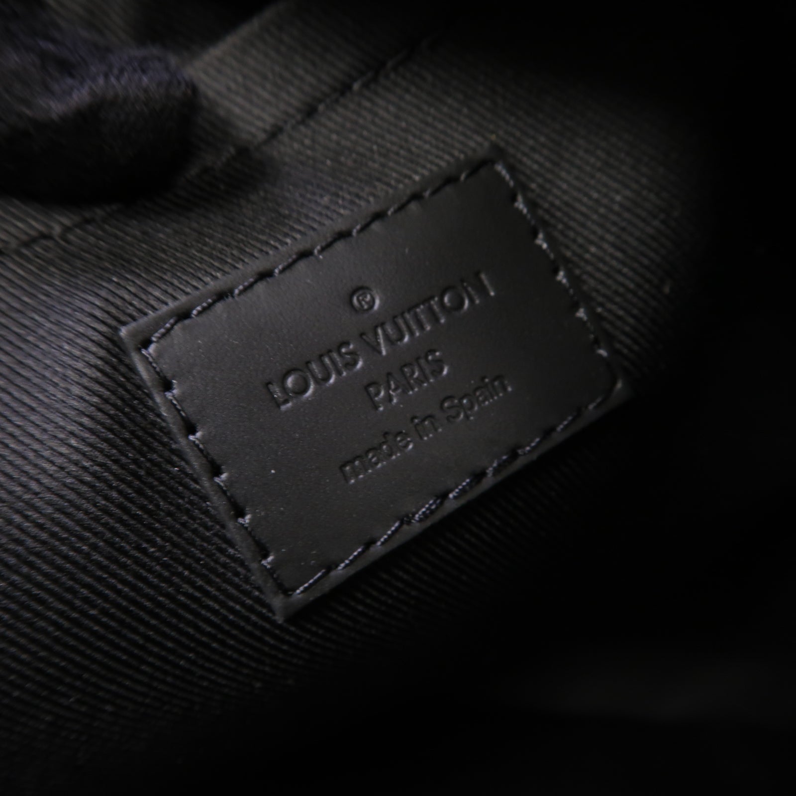LOUIS VUITTON Monogram Shadow Discovery Pochette手拿包黒色