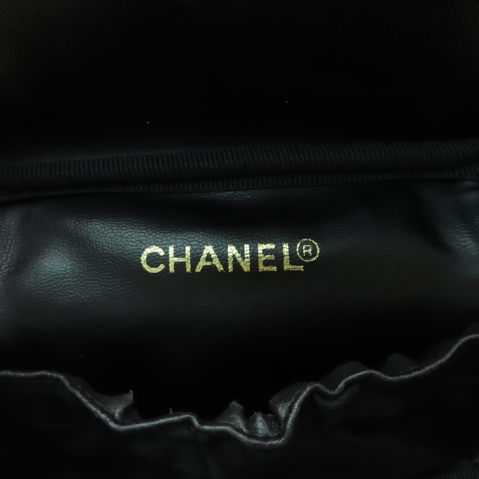 CHANEL Caviar皮革Vanity Bag金扣手挽袋黑色