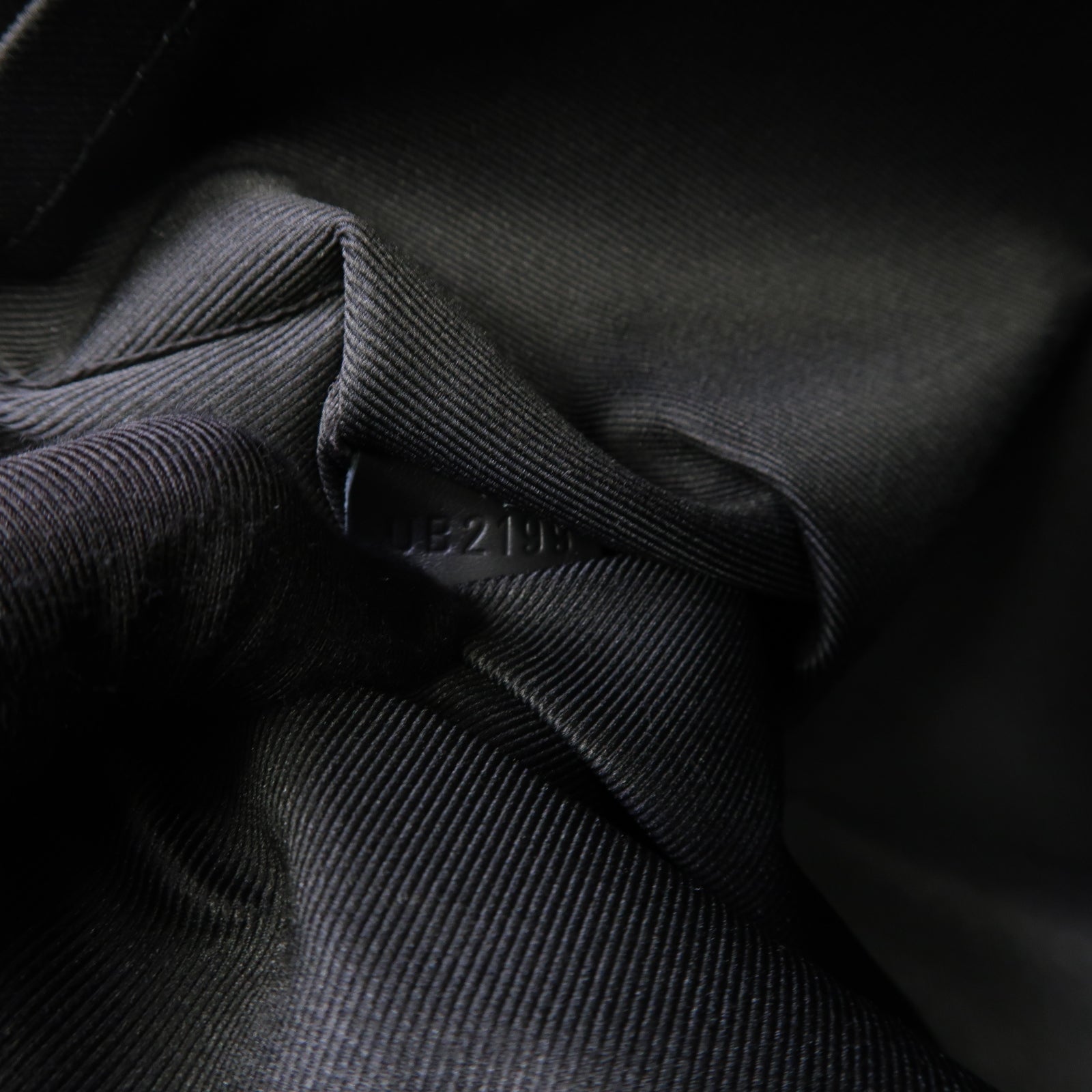 LOUIS VUITTON Monogram Shadow Discovery Pochette手拿包黒色