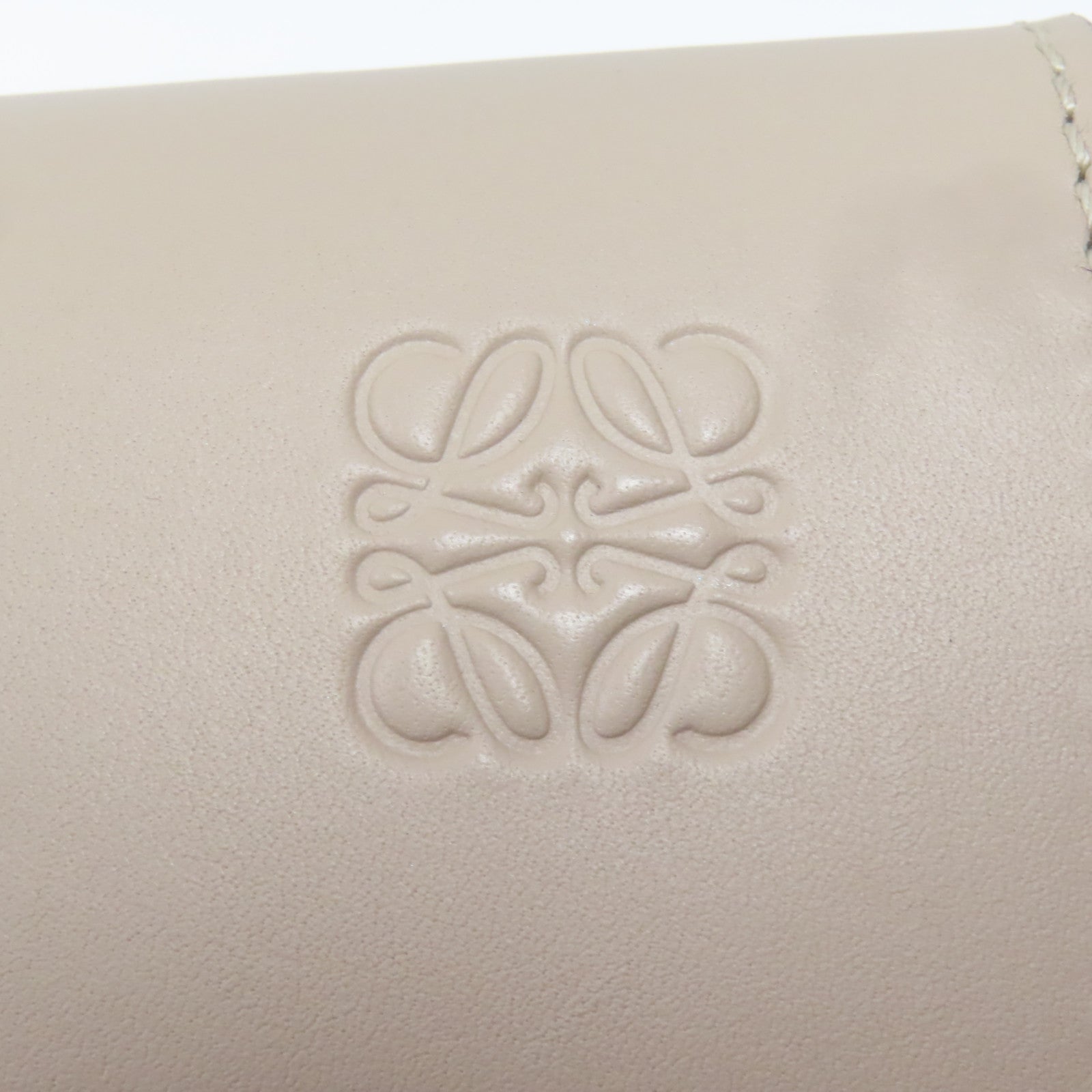 LOEWE 牛皮皮革Mini Gate金扣肩背袋米色