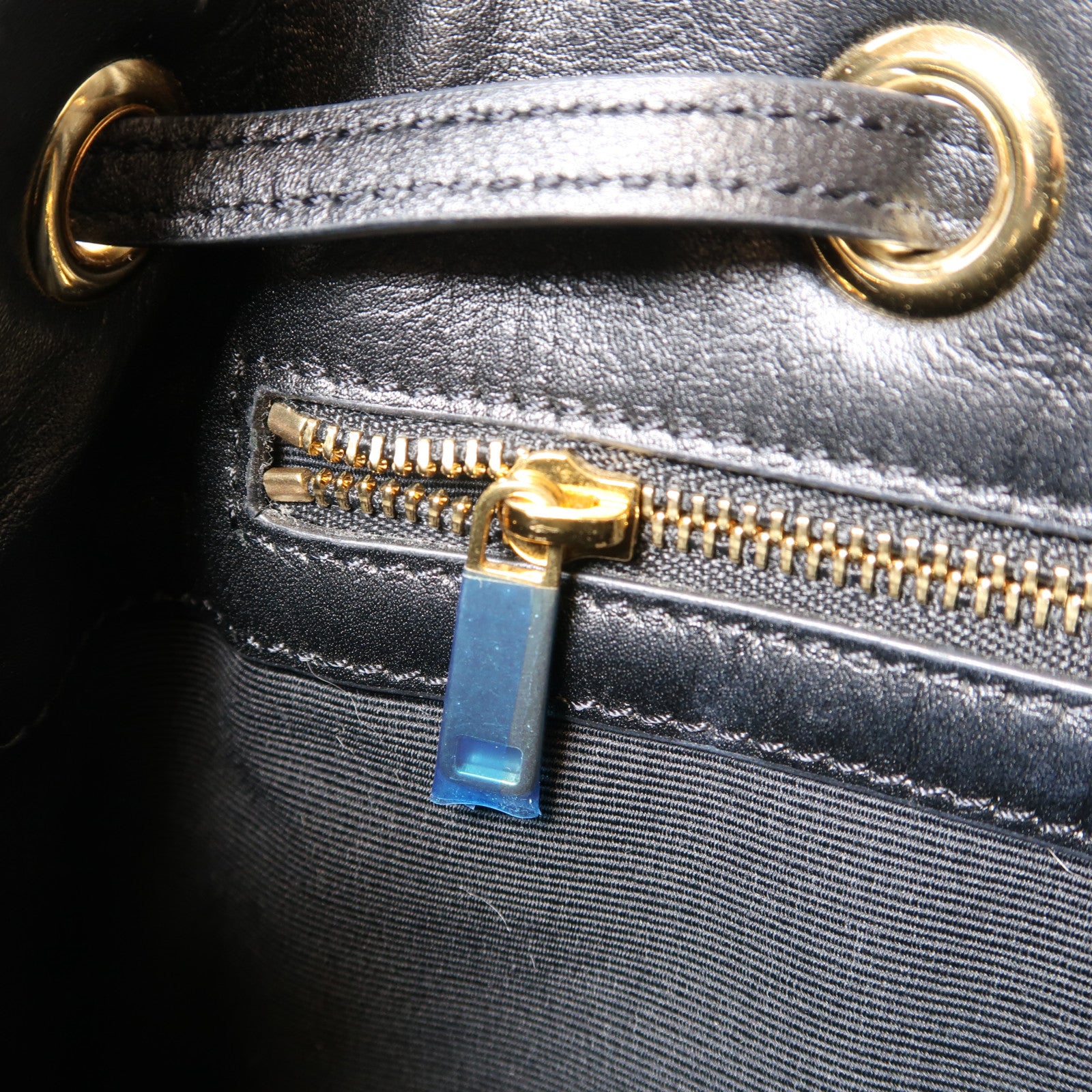 CELINE 牛皮皮革Rucksack金扣背包黑色
