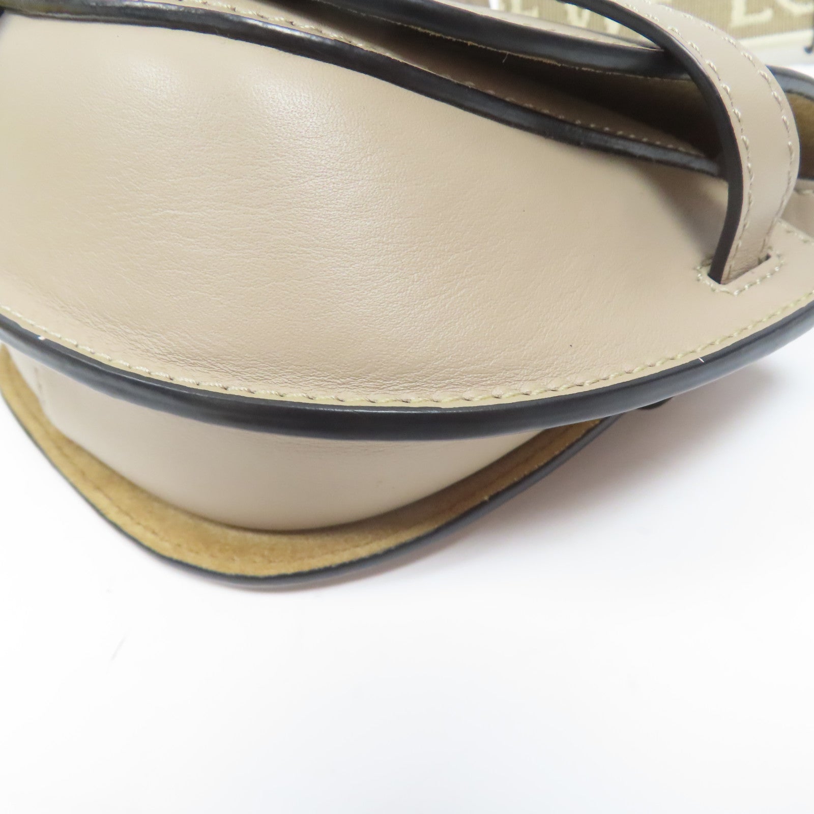 LOEWE 牛皮皮革Mini Gate金扣肩背袋米色