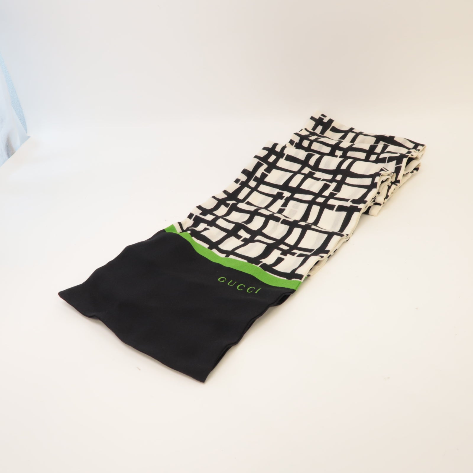 GUCCI 絲質Scarf絲巾黑色/白色