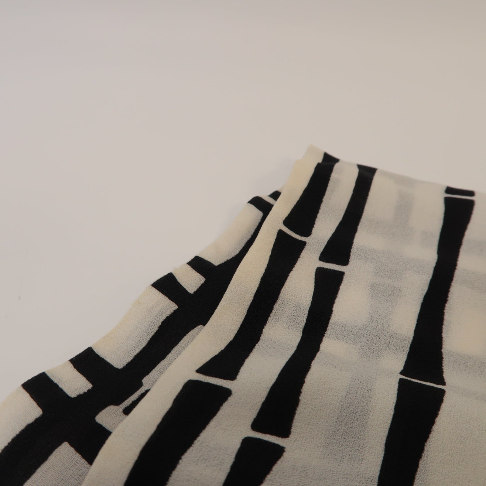 GUCCI 絲質Scarf絲巾黑色/白色