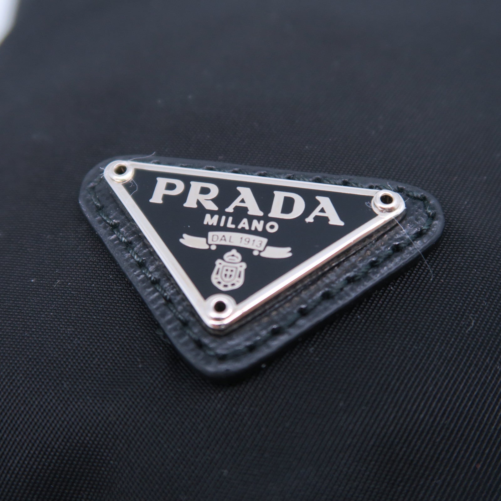 PRADA 尼龍Bag Pouch銀扣手拿包黑色