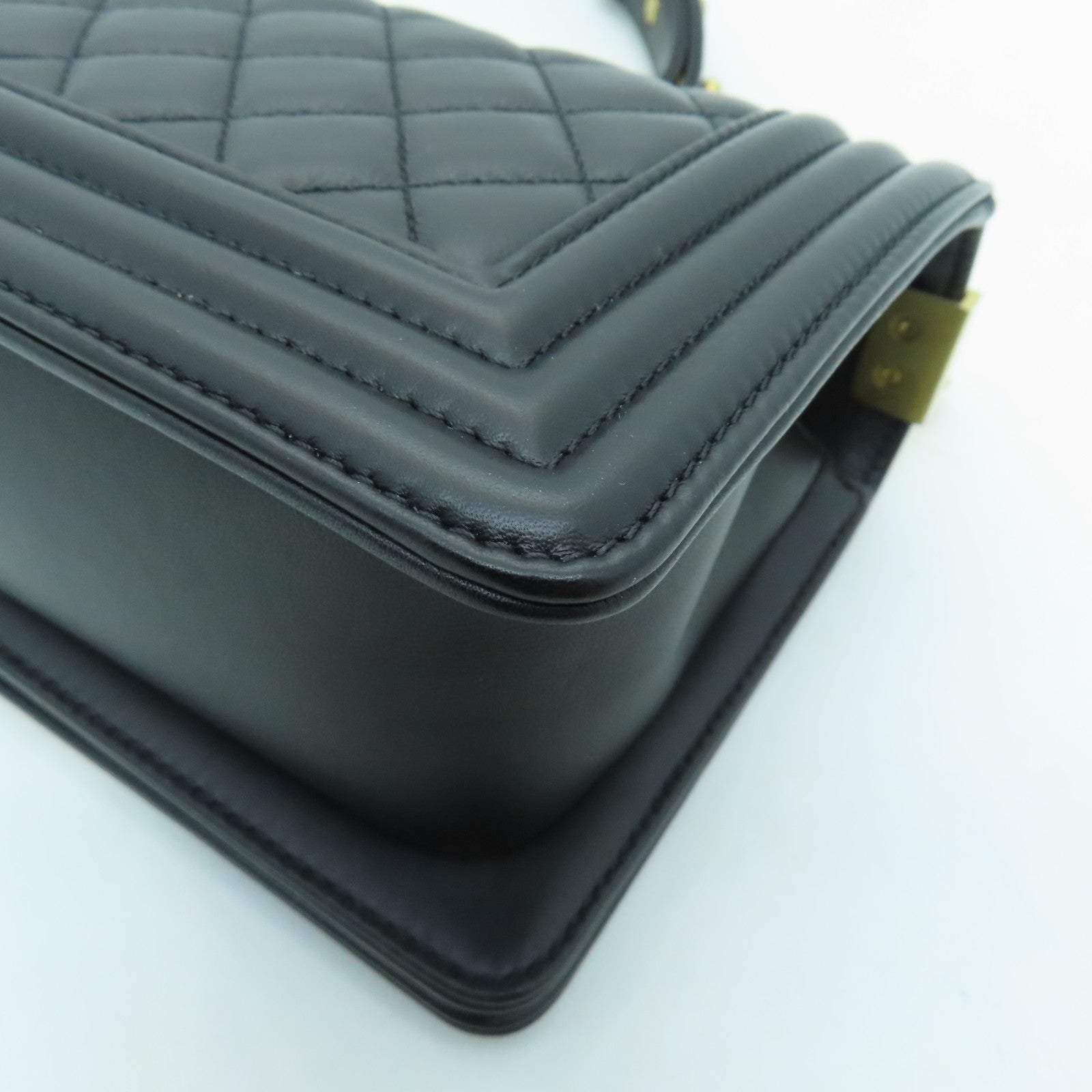 CHANEL rhombic cowhide leather Boy Chanel gold buckle chain shoulder bag black