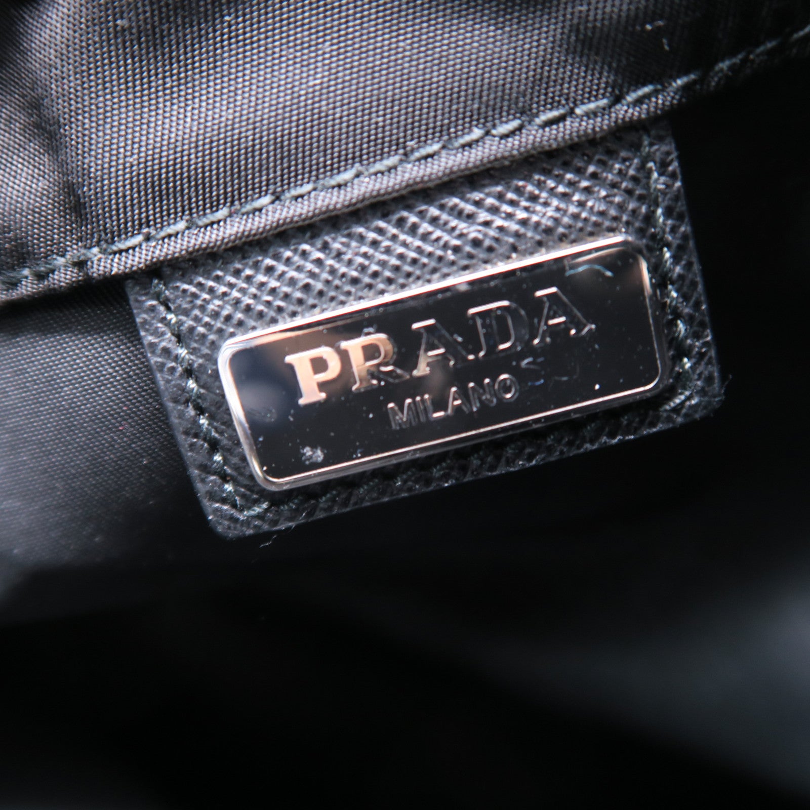 PRADA 尼龍Bag Pouch銀扣手拿包黑色