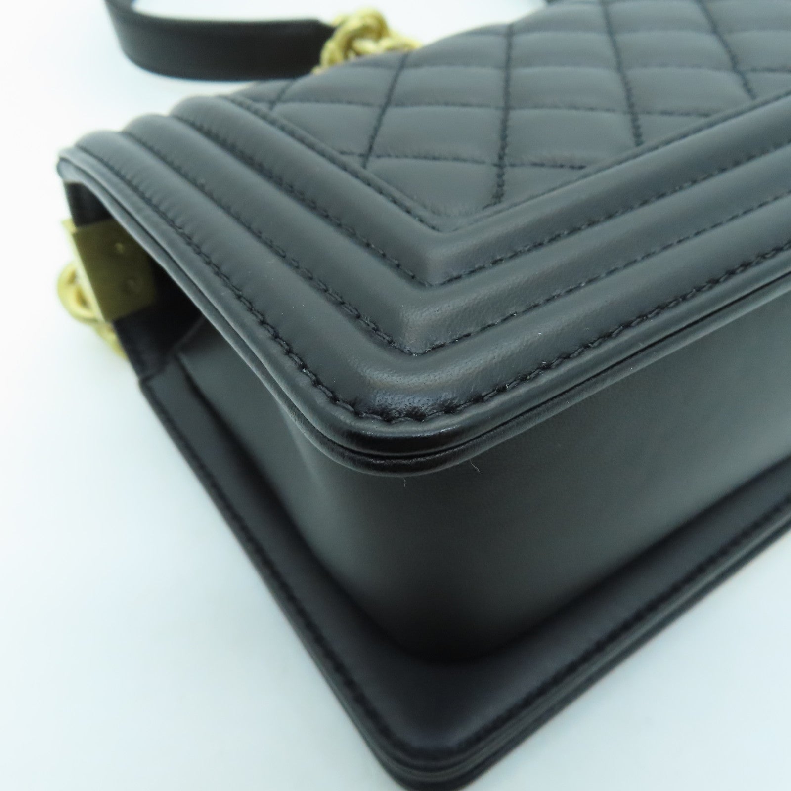 CHANEL rhombic cowhide leather Boy Chanel gold buckle chain shoulder bag black