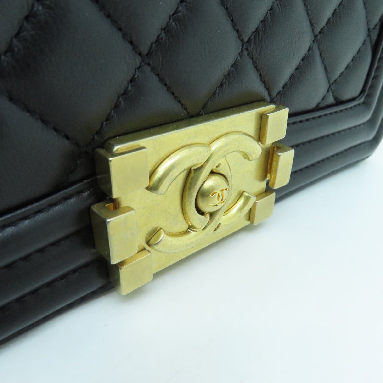 CHANEL rhombic cowhide leather Boy Chanel gold buckle chain shoulder bag black