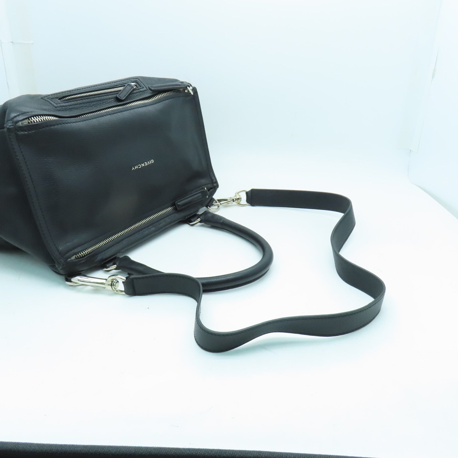 GIVENCHY 牛皮皮革Pandora Medium銀扣肩背袋黑色