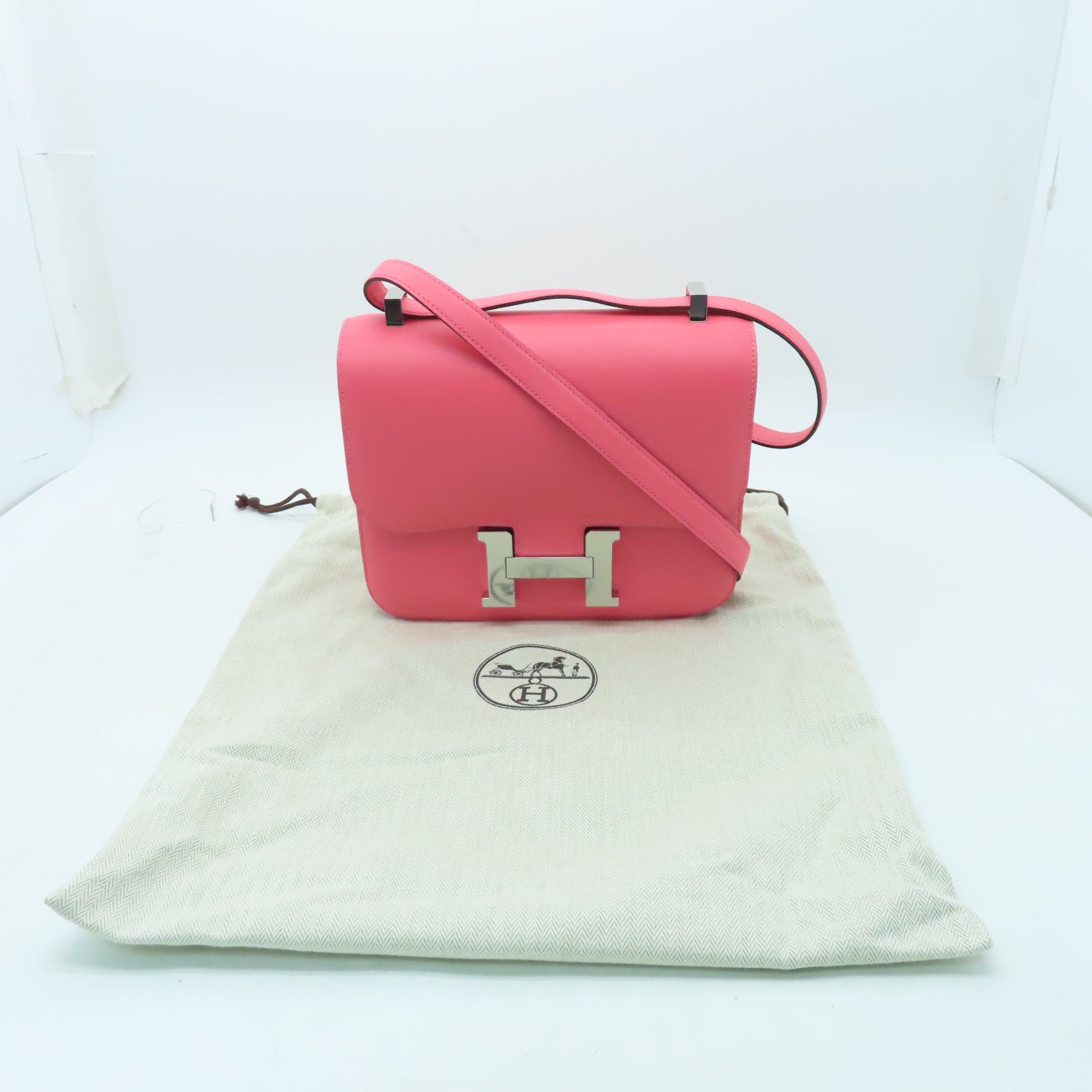 HERMES 【激減優惠】Evercolor皮革Constance 24銀扣手挽肩背兩用袋杜鵑粉色
