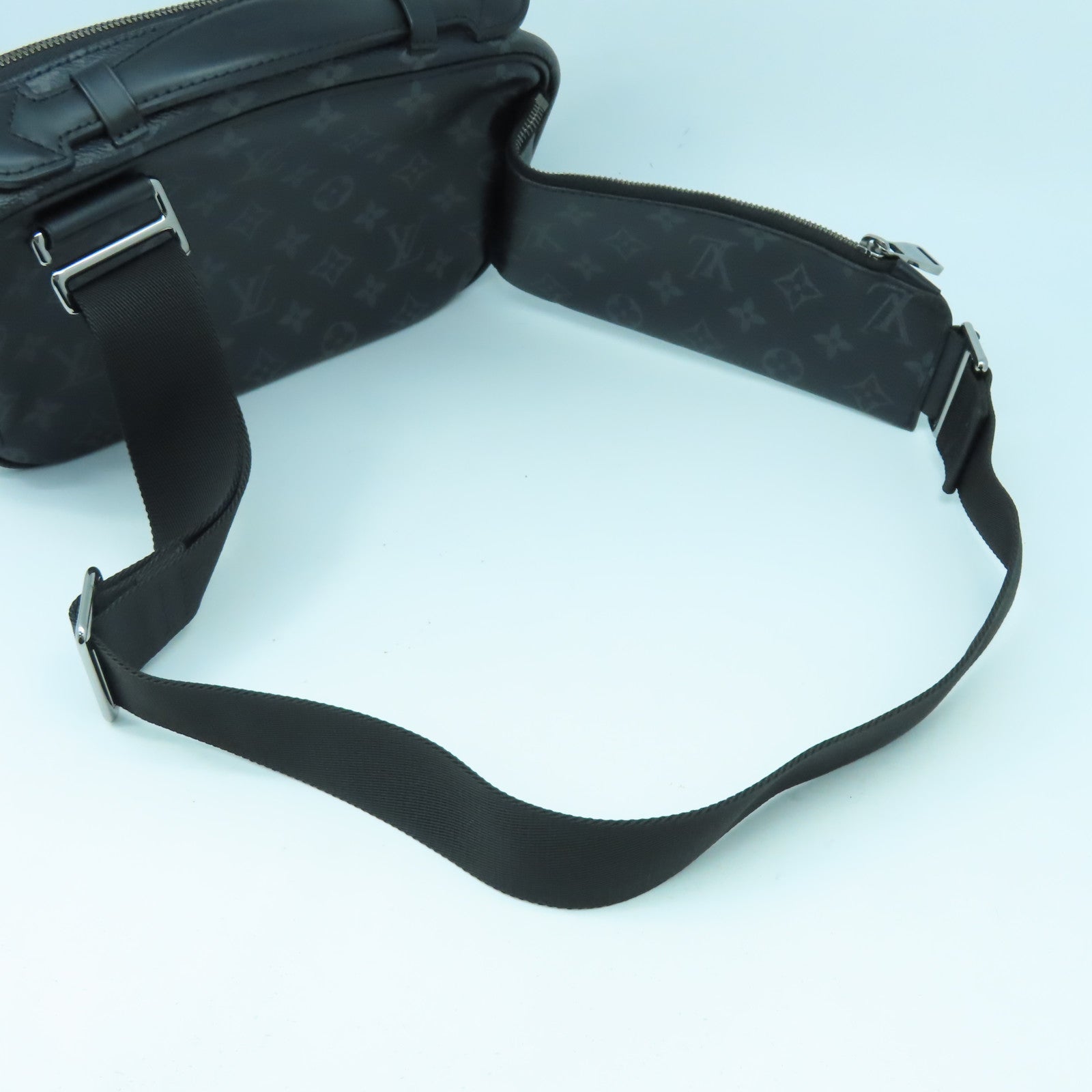 LOUIS VUITTON Monogram Eclipse Waist Bag銀扣腰包黑色/灰色