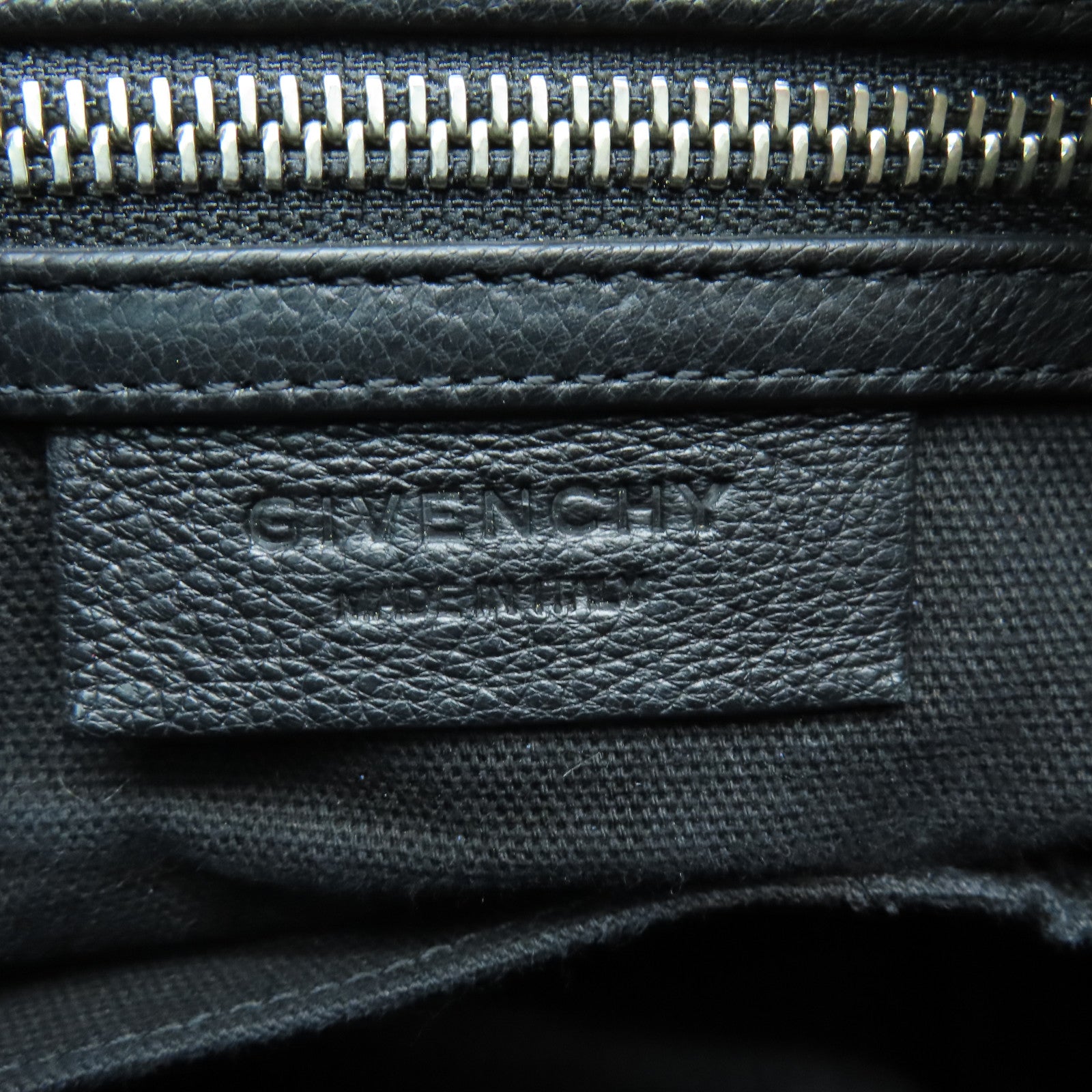 GIVENCHY 牛皮皮革Pandora Medium銀扣肩背袋黑色