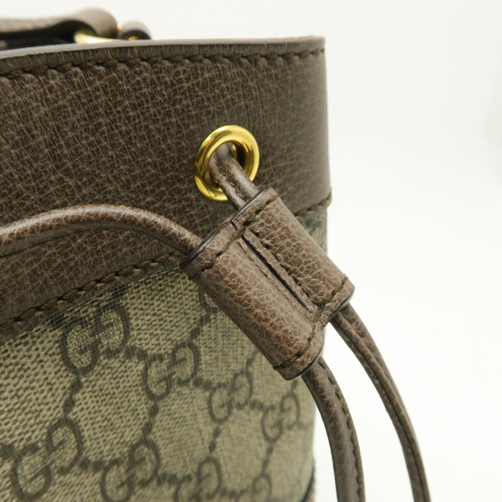 GUCCI 塗層帆布Drawstring Bucket金扣肩背袋米色