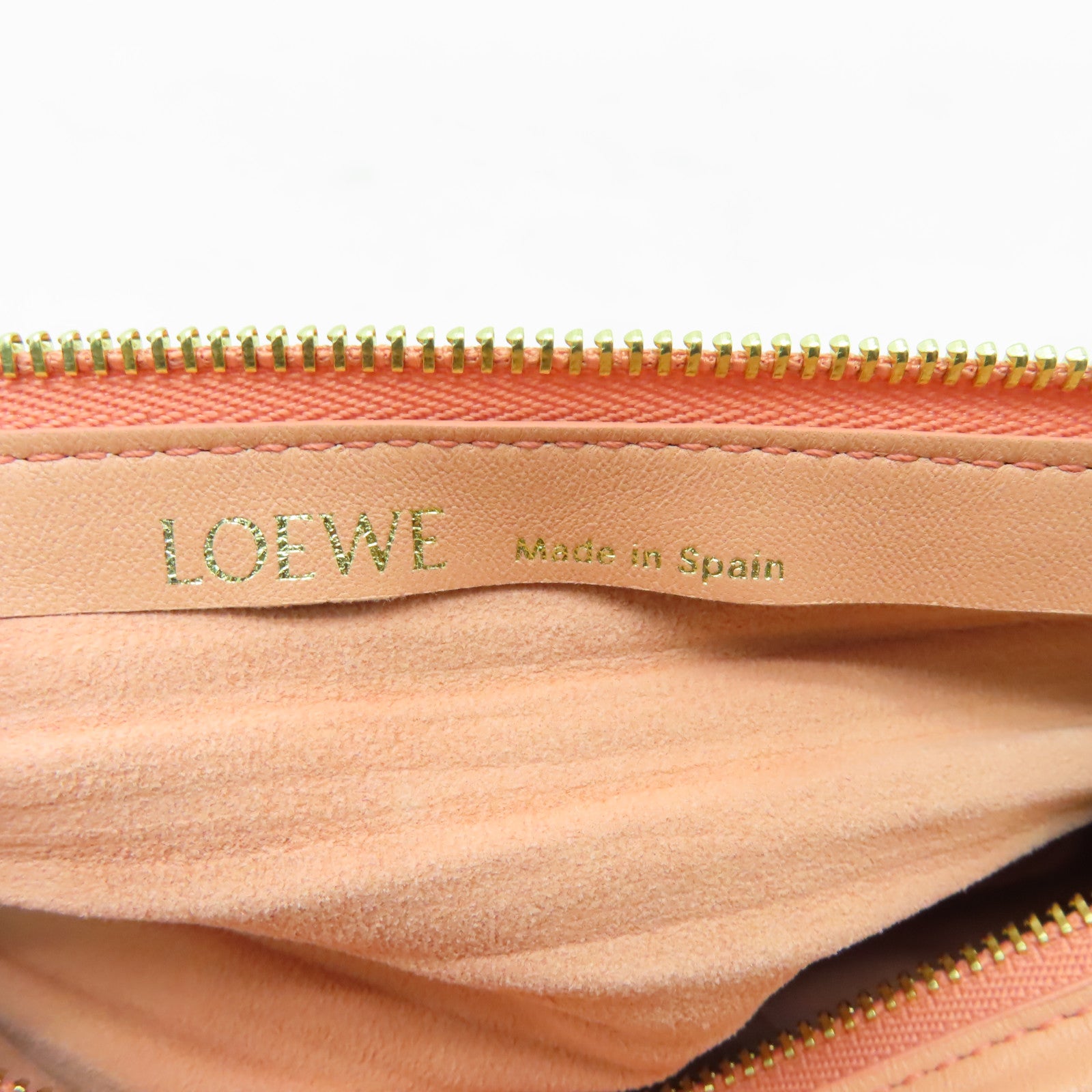 LOEWE 牛皮皮革Bracelet Pouch金扣鏈帶肩背袋粉紅色