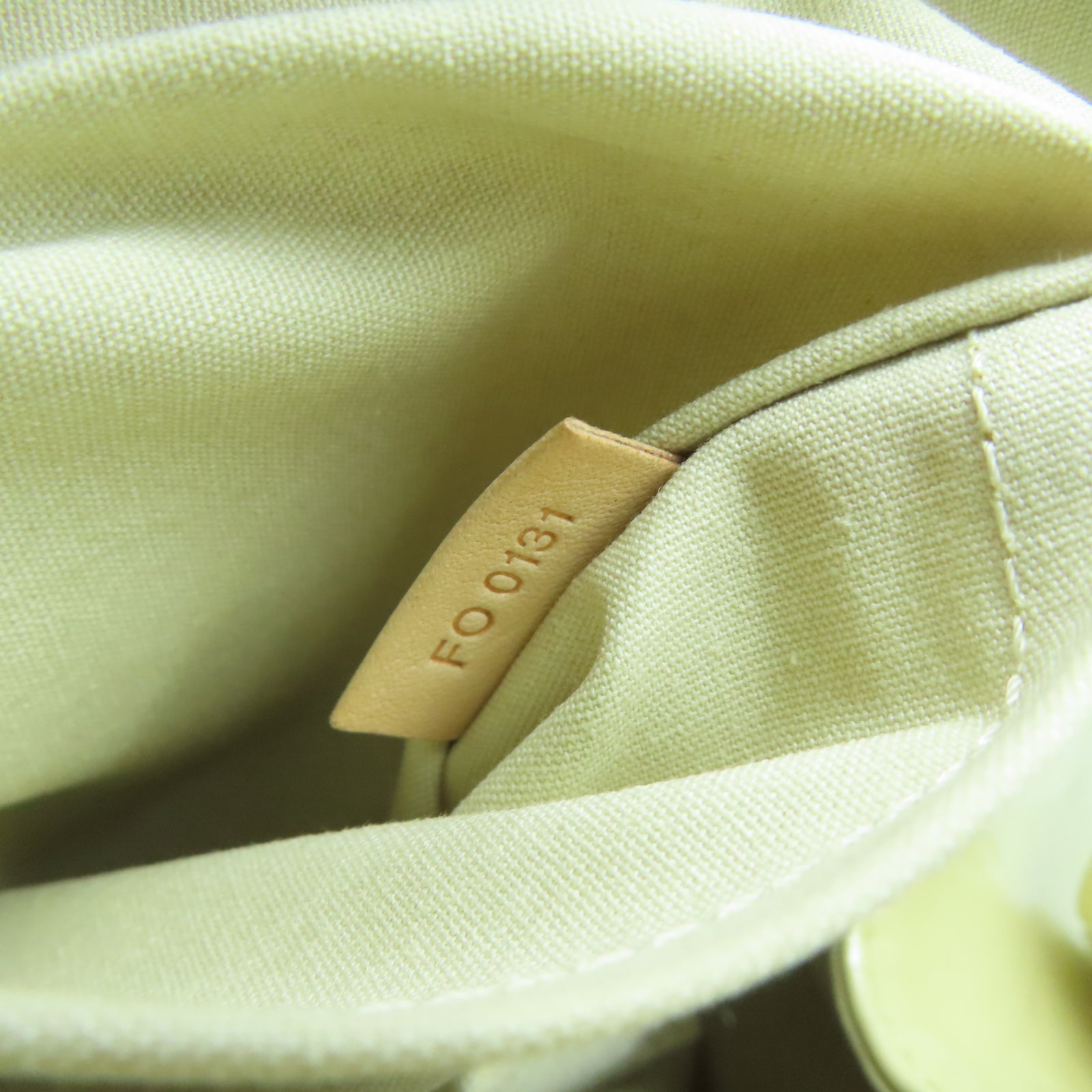 LOUIS VUITTON Monogram Vernis Sherwood GM金扣肩背袋米色