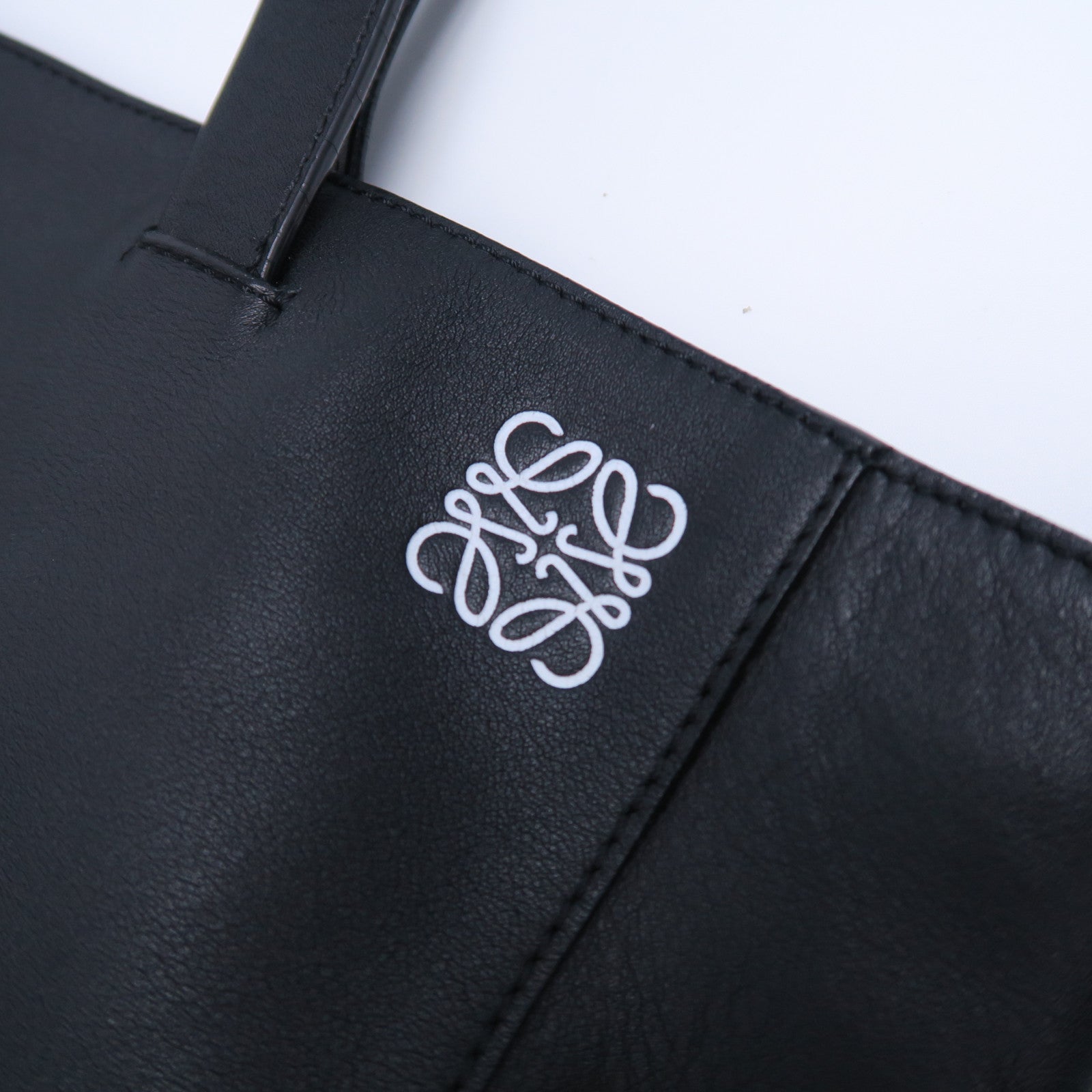 LOEWE 牛皮皮革Tote Bag銀扣肩背袋黑色
