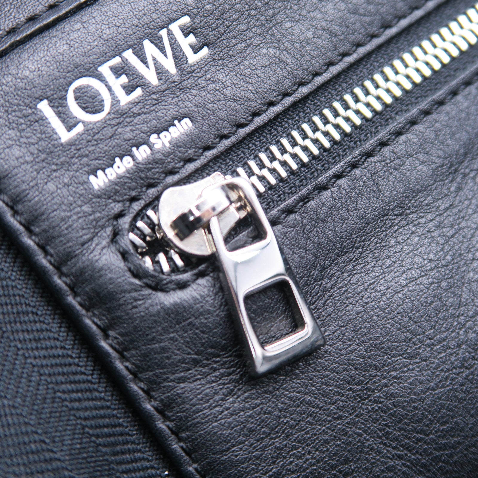 LOEWE 牛皮皮革Tote Bag銀扣肩背袋黑色