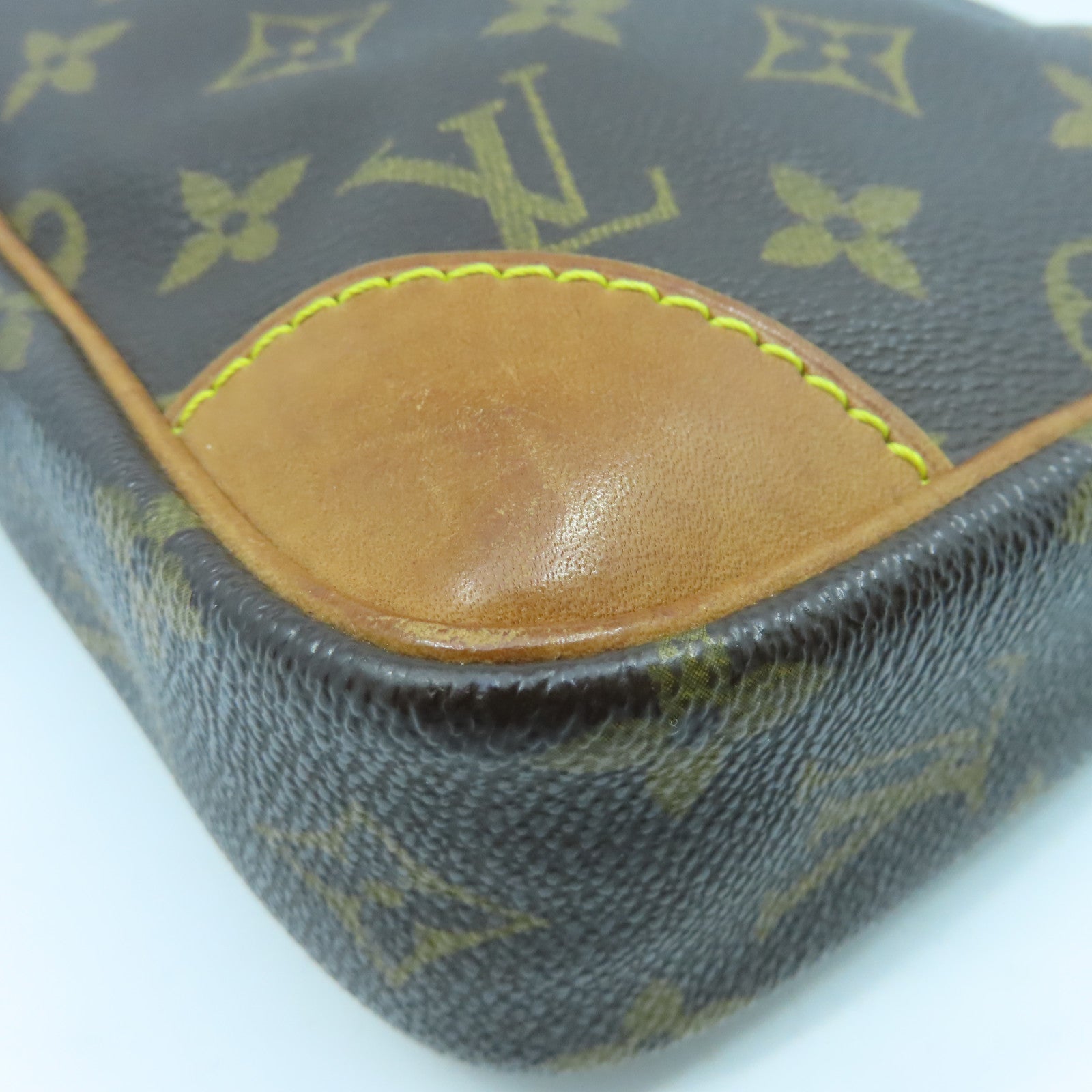 LOUIS VUITTON Monogram Danube金扣肩背袋啡色