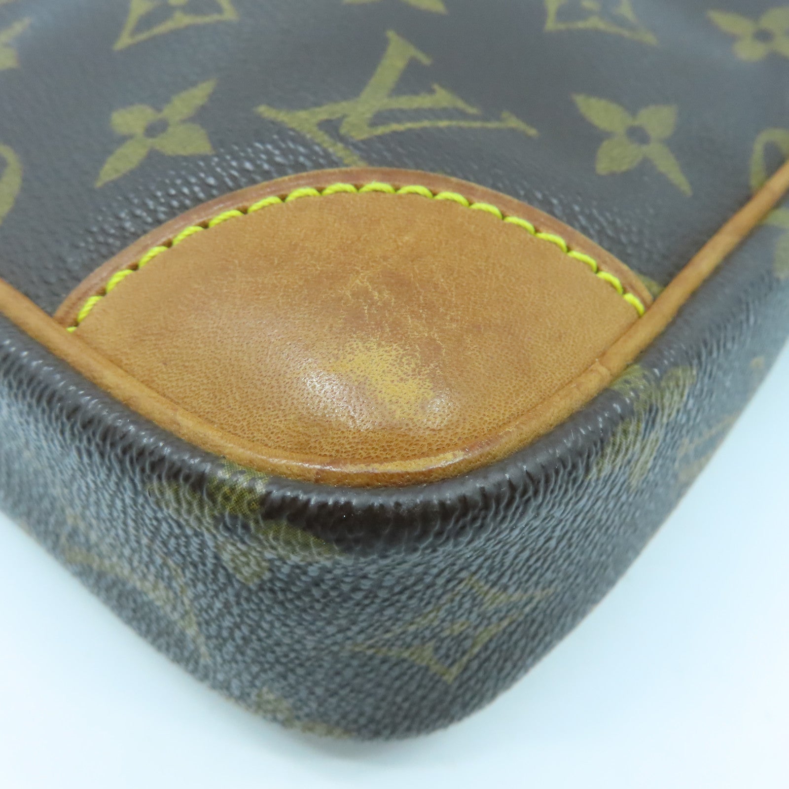 LOUIS VUITTON Monogram Danube金扣肩背袋啡色