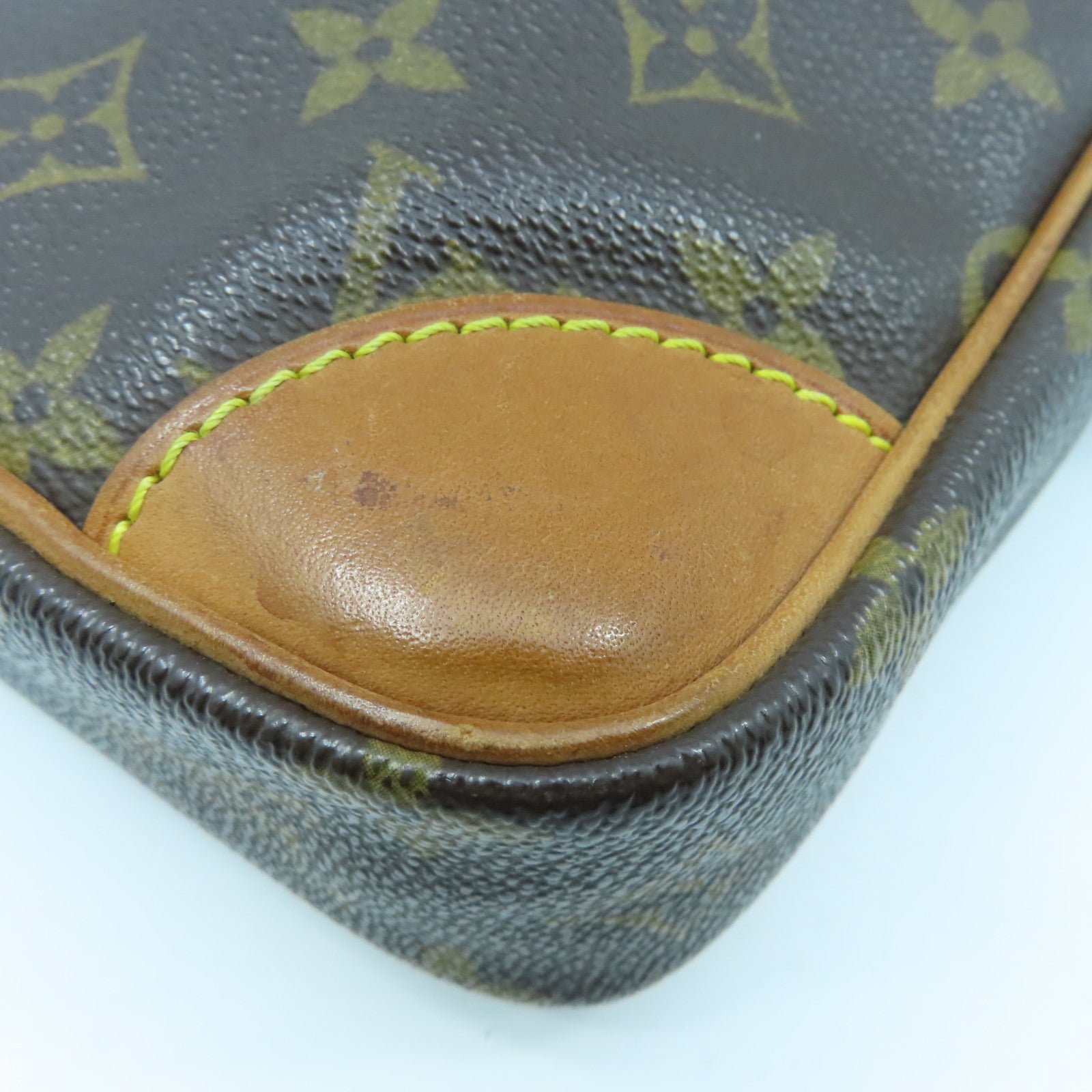 LOUIS VUITTON Monogram Danube金扣肩背袋啡色