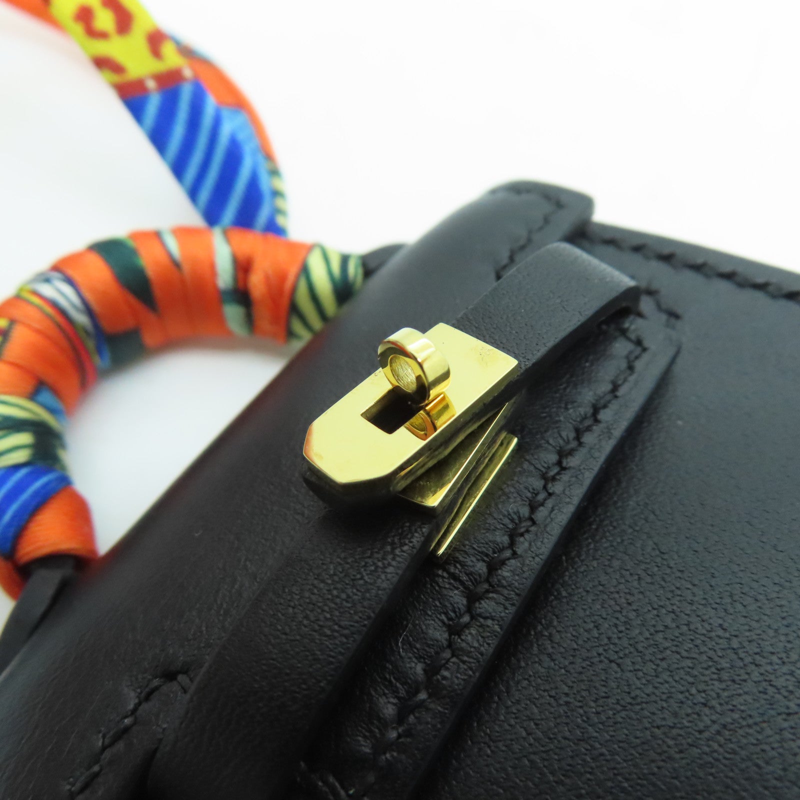 HERMES 【激减优惠】Swift皮革Charm金扣挂饰黑色