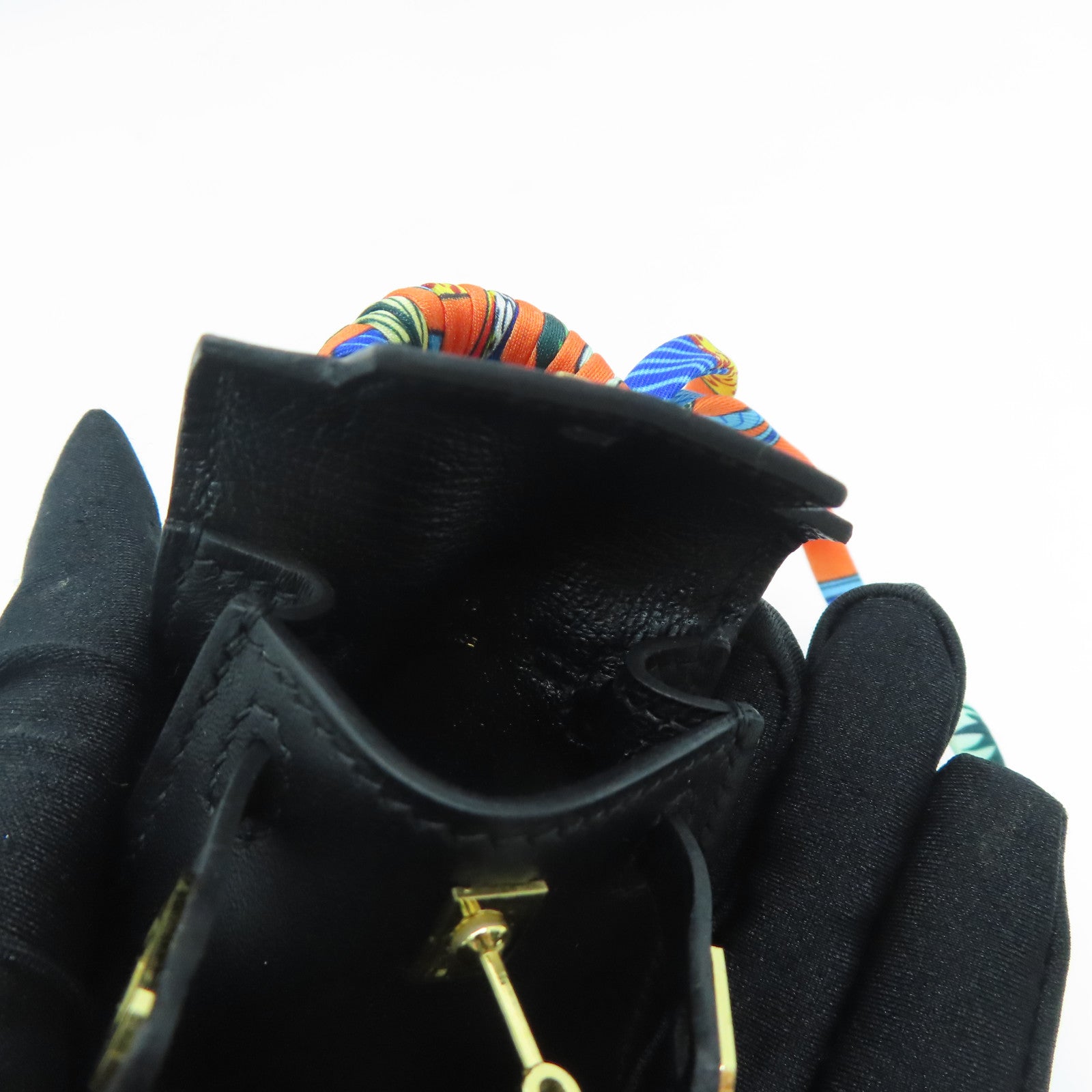 HERMES 【激减优惠】Swift皮革Charm金扣挂饰黑色