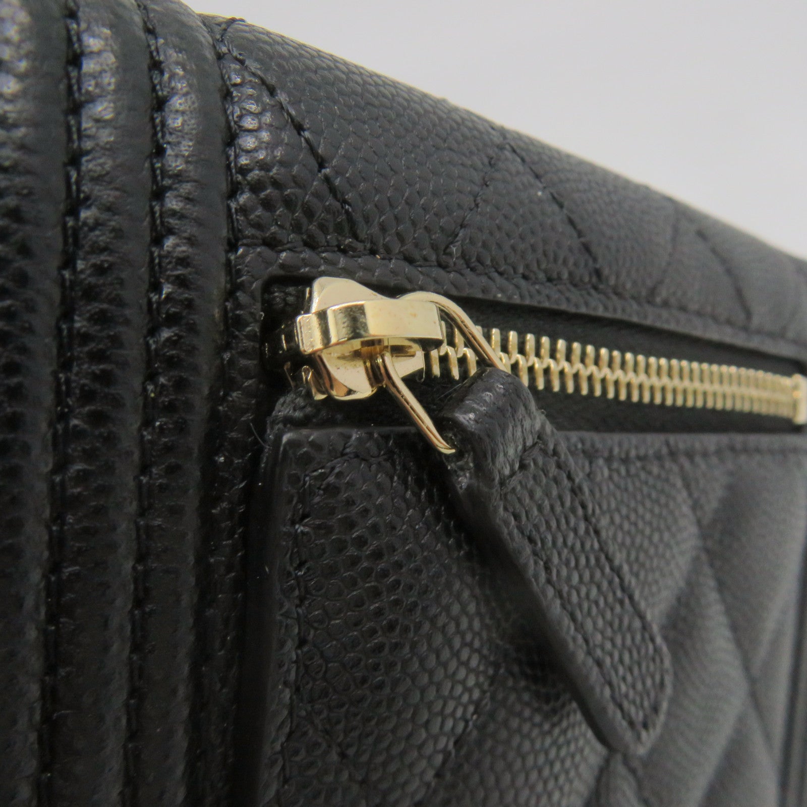 CHANEL Rhombus Caviar Leather Short Wallet Gold Buckle Short Wallet Black