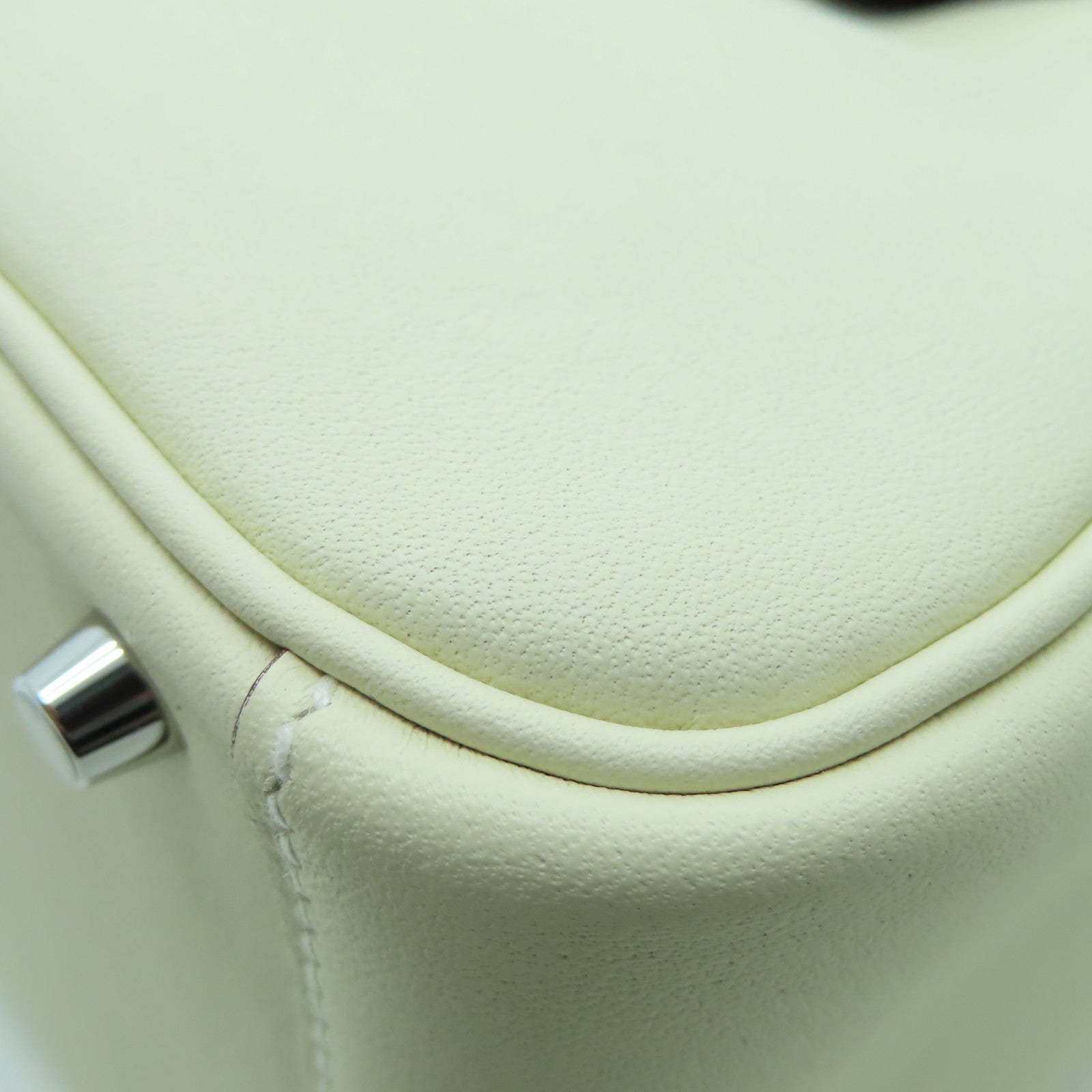 HERMES Swift皮革Mini Lindy銀扣手挽肩背兩用袋奶油白