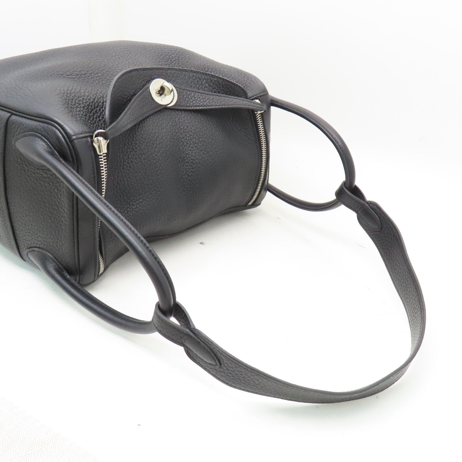 HERMES Clemence皮革Lindy 30銀扣肩背袋經典黑色